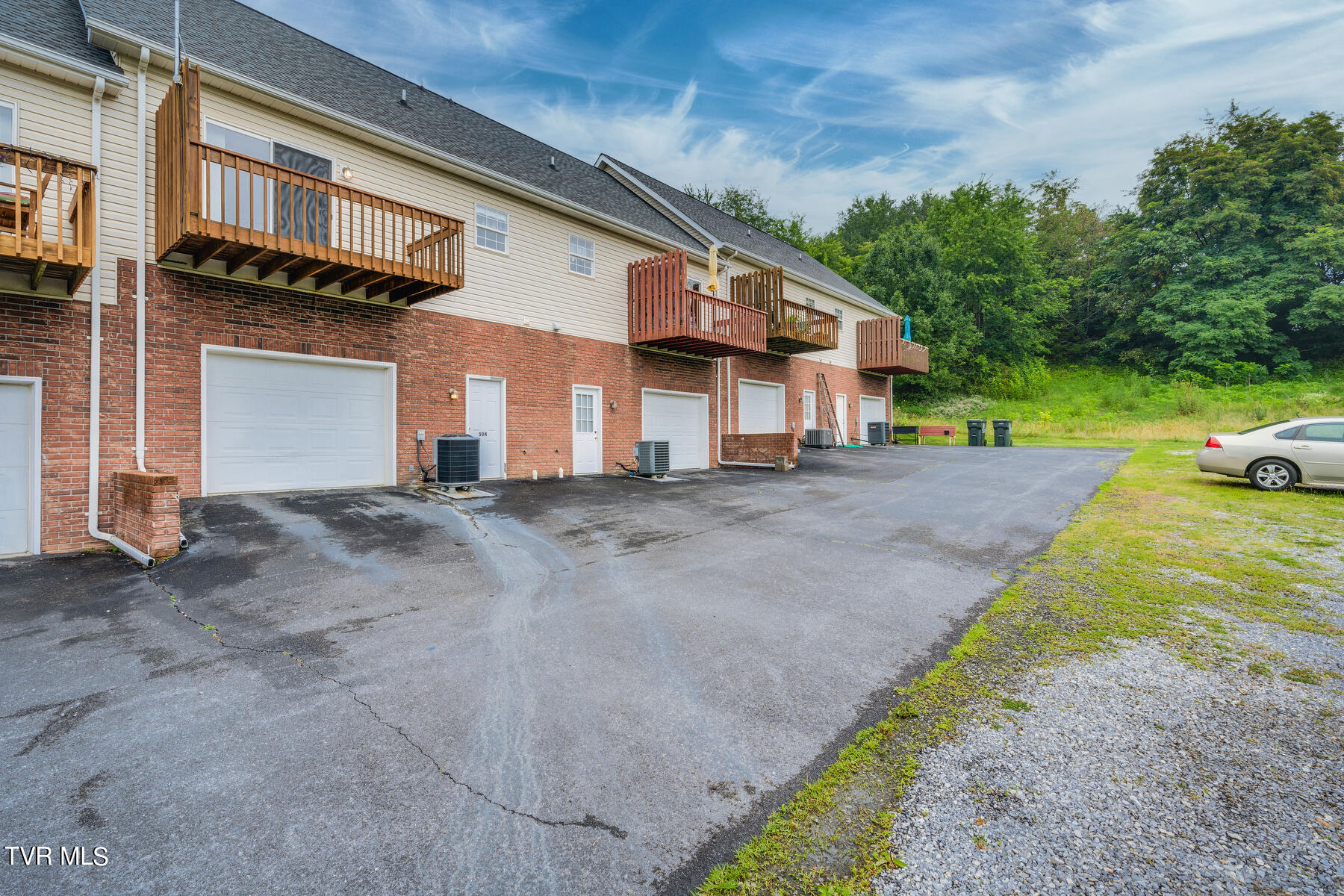 504 Hallbrook Drive, 27