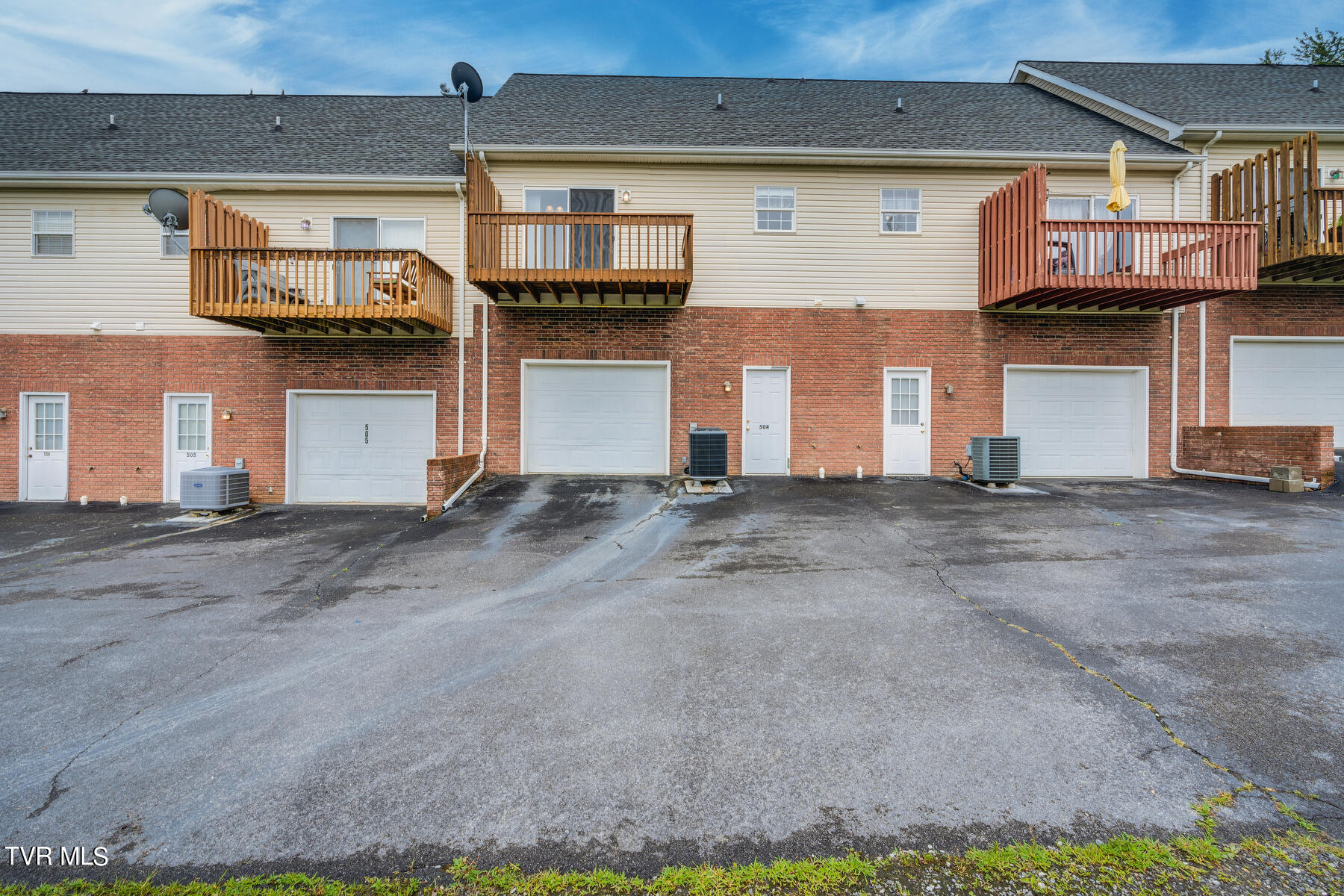 504 Hallbrook Drive, 27