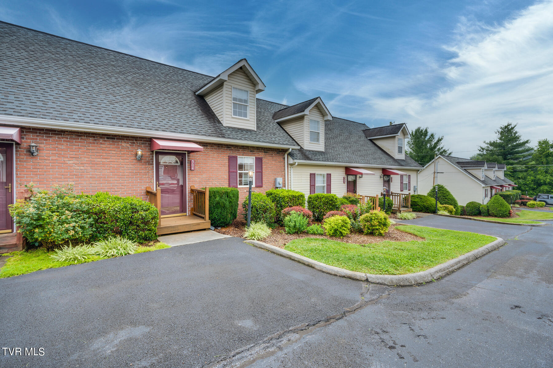 504 Hallbrook Drive, 27