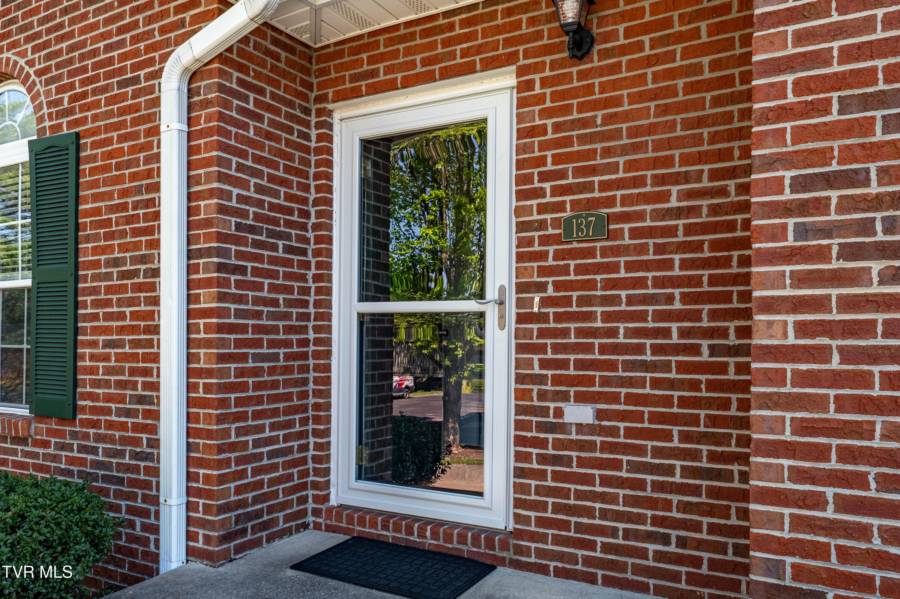137 Eagle View Private Drive, 137