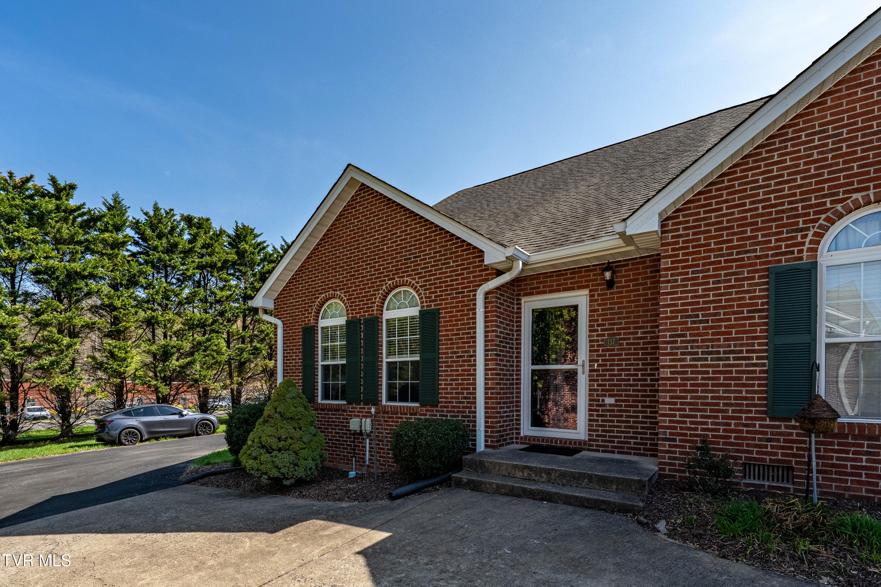 137 Eagle View Private Drive, 137