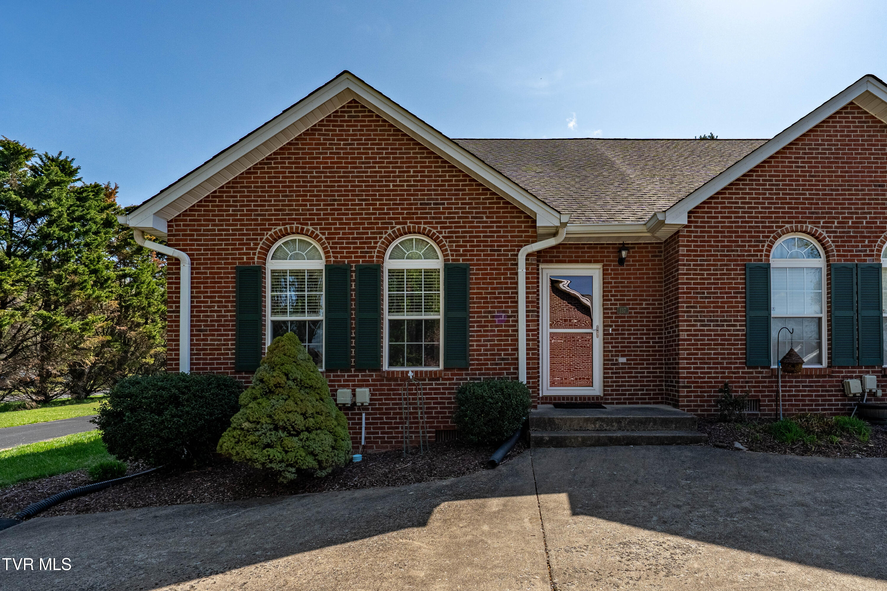 137 Eagle View Private Drive, 137