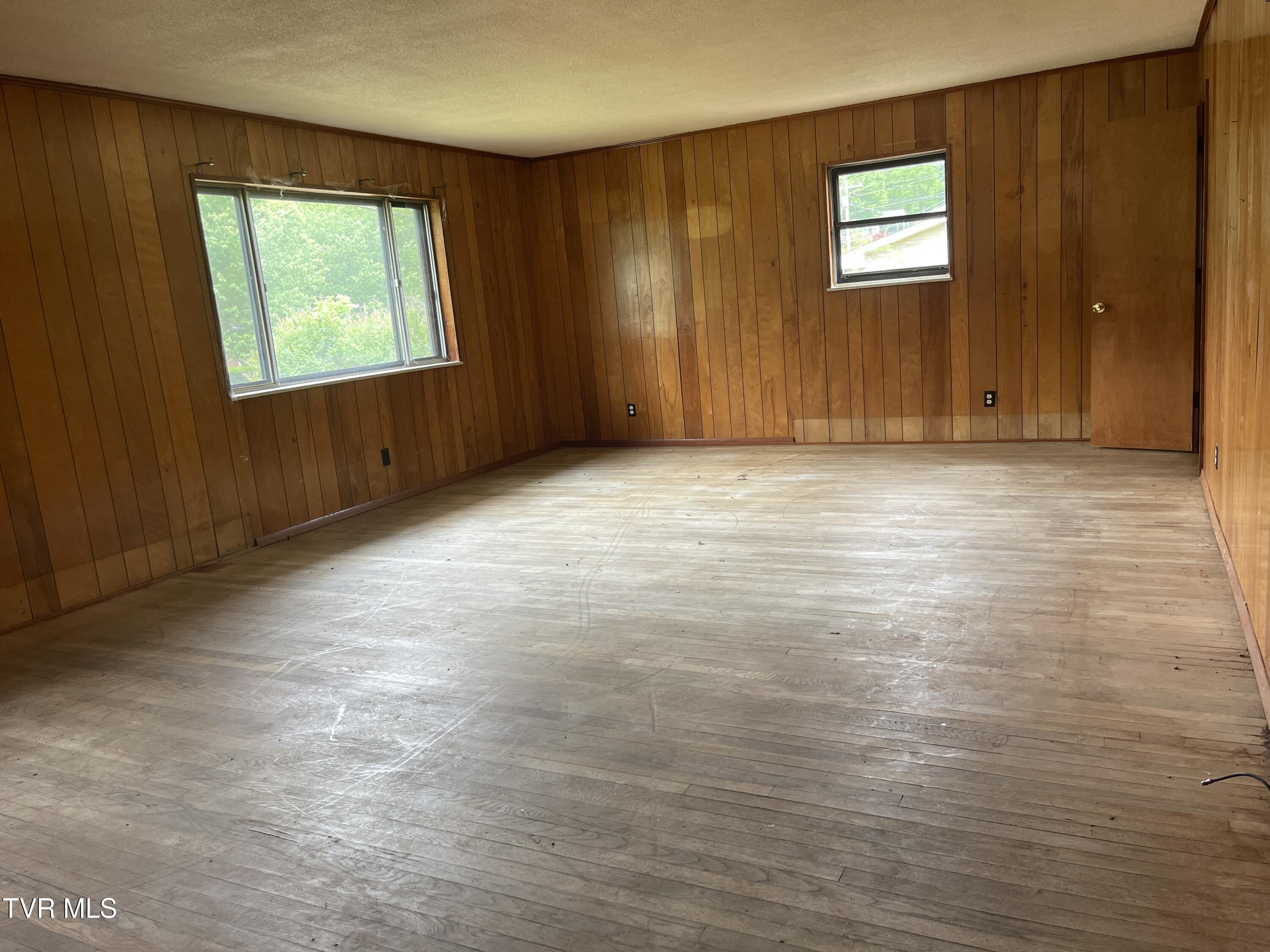 2709 Oak Cliff Court