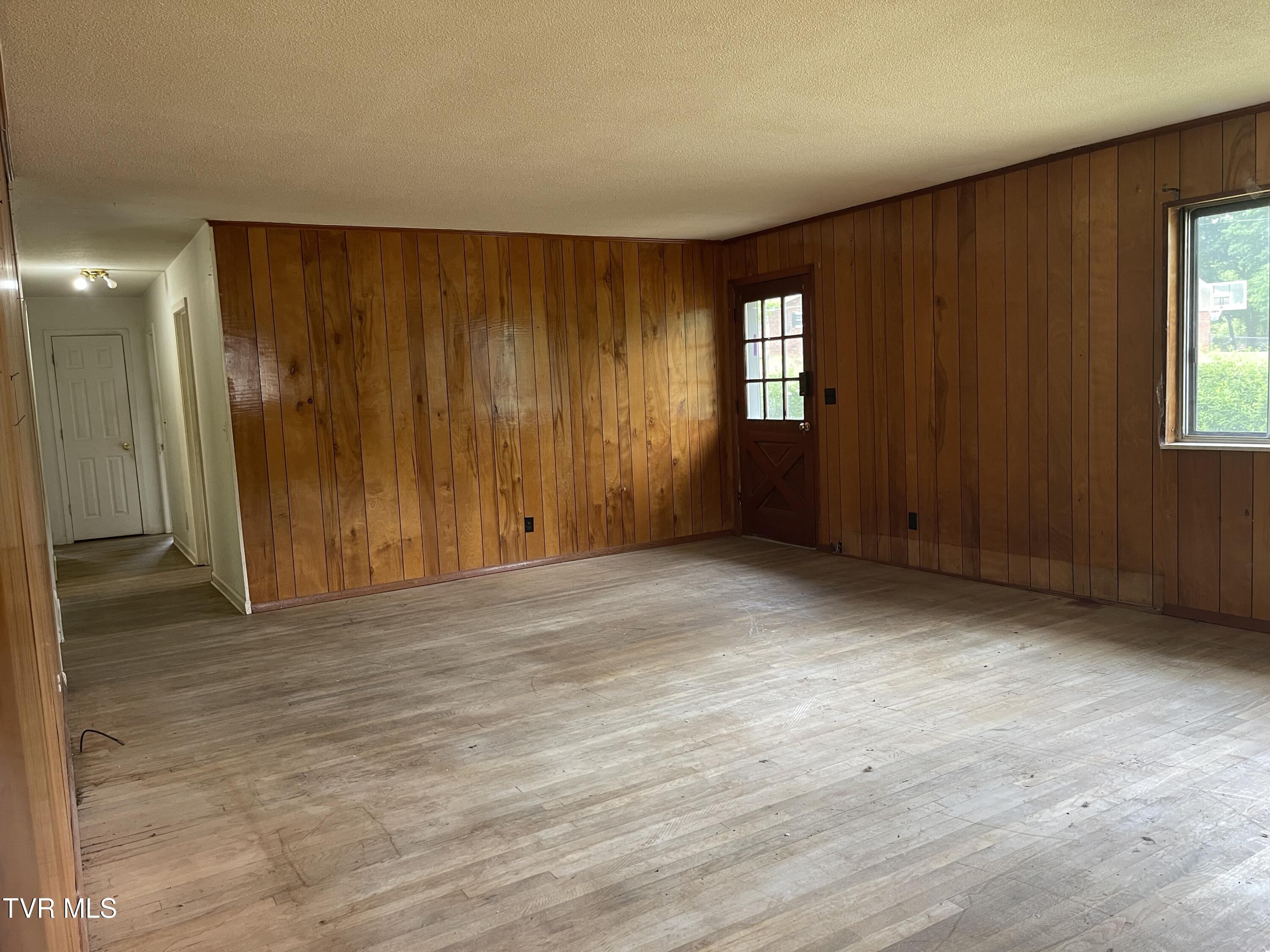 2709 Oak Cliff Court