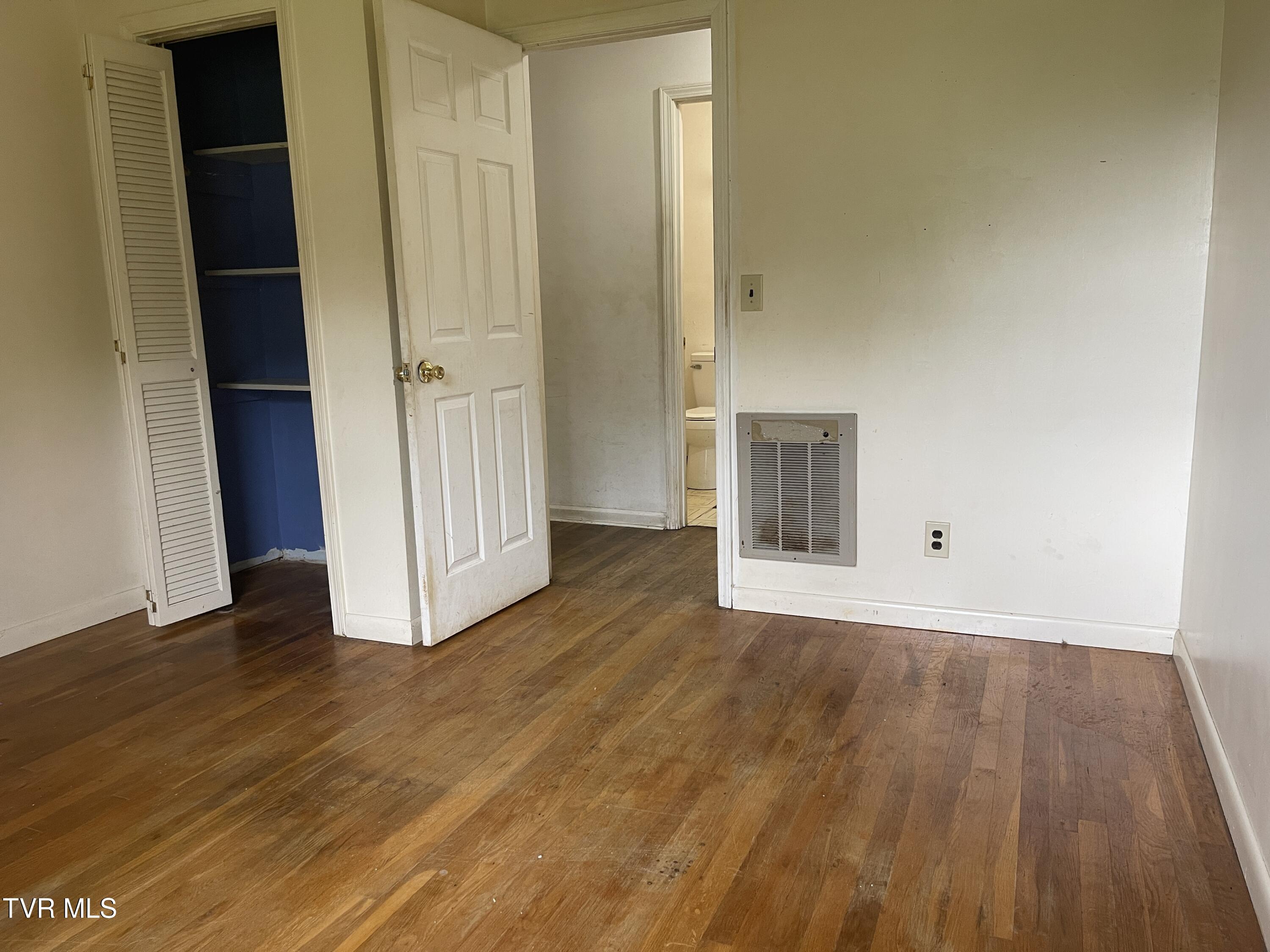 2709 Oak Cliff Court