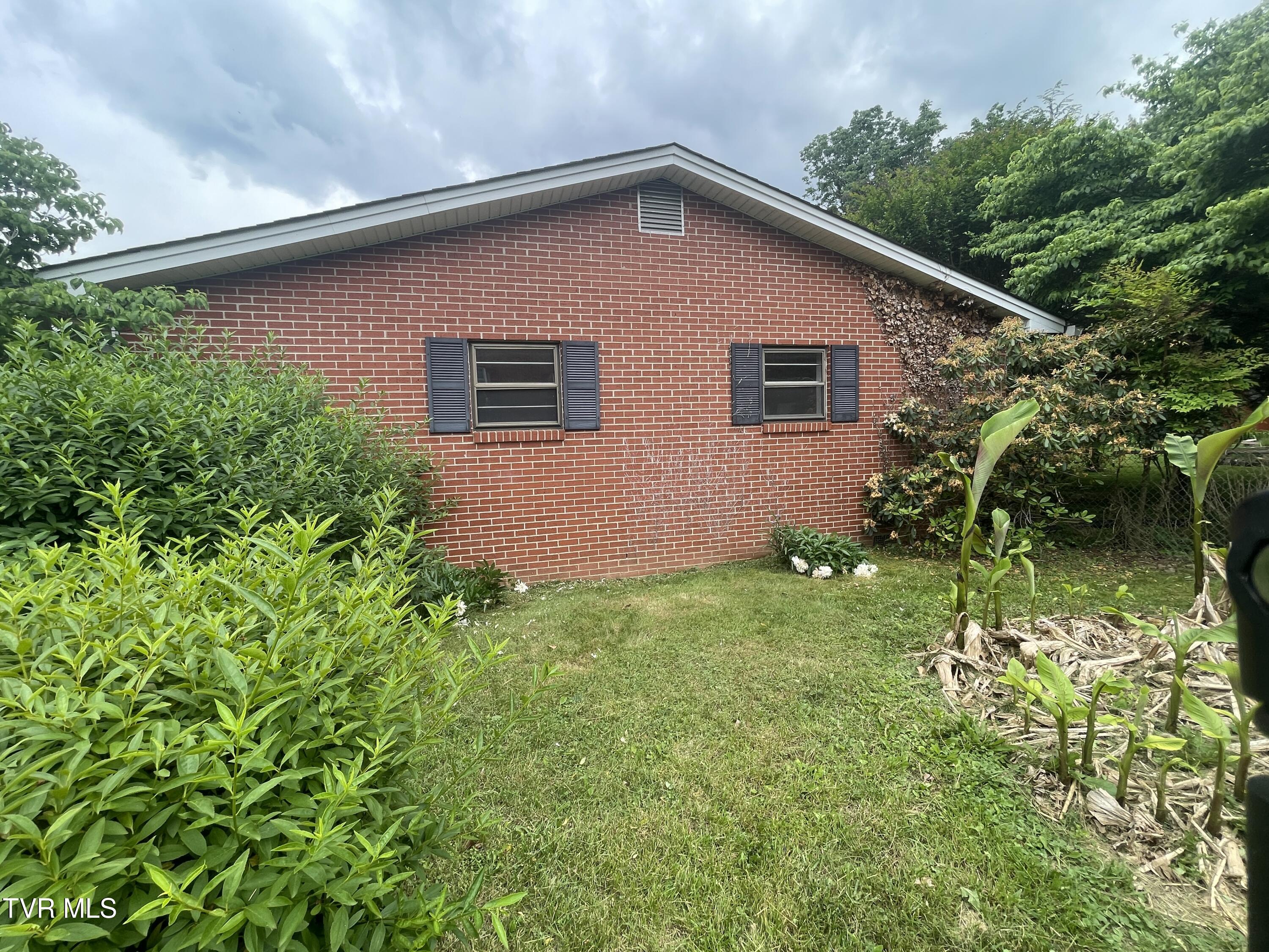 2709 Oak Cliff Court