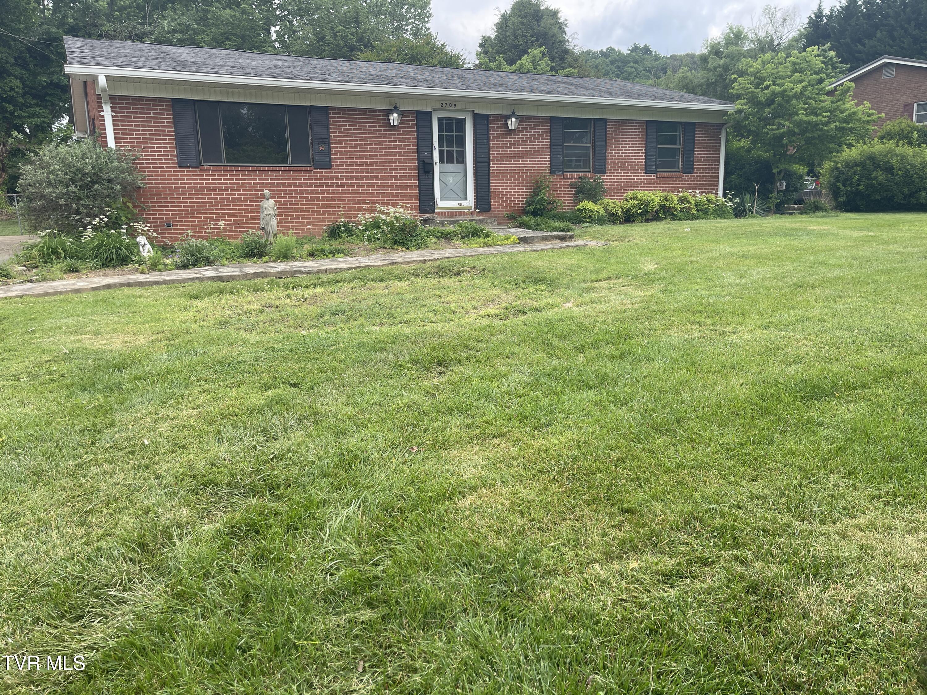 2709 Oak Cliff Court