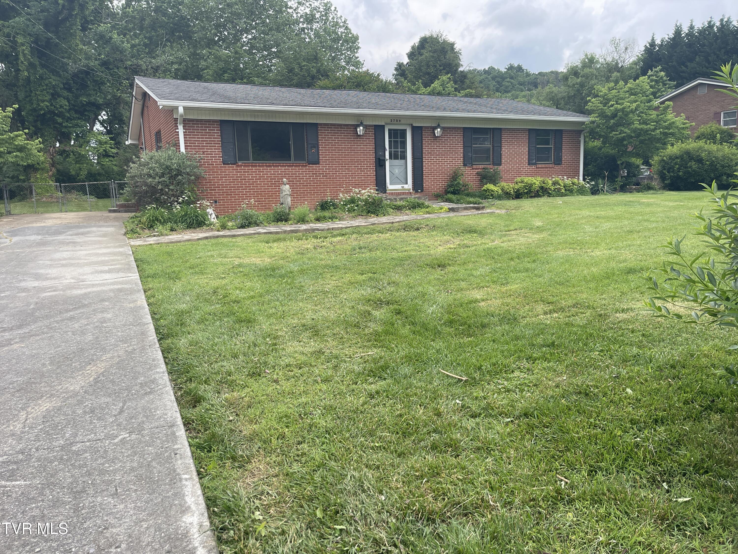 2709 Oak Cliff Court