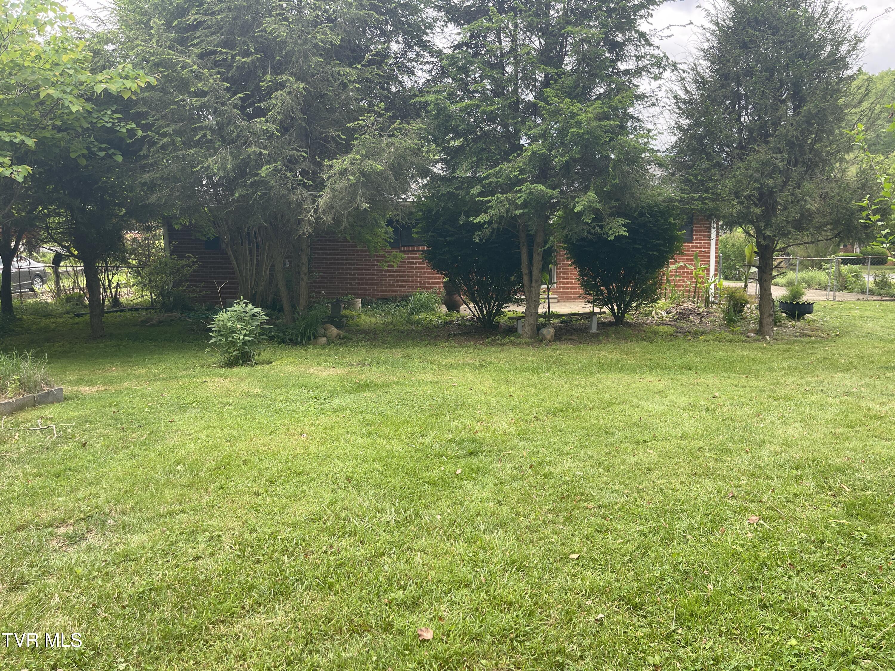 2709 Oak Cliff Court