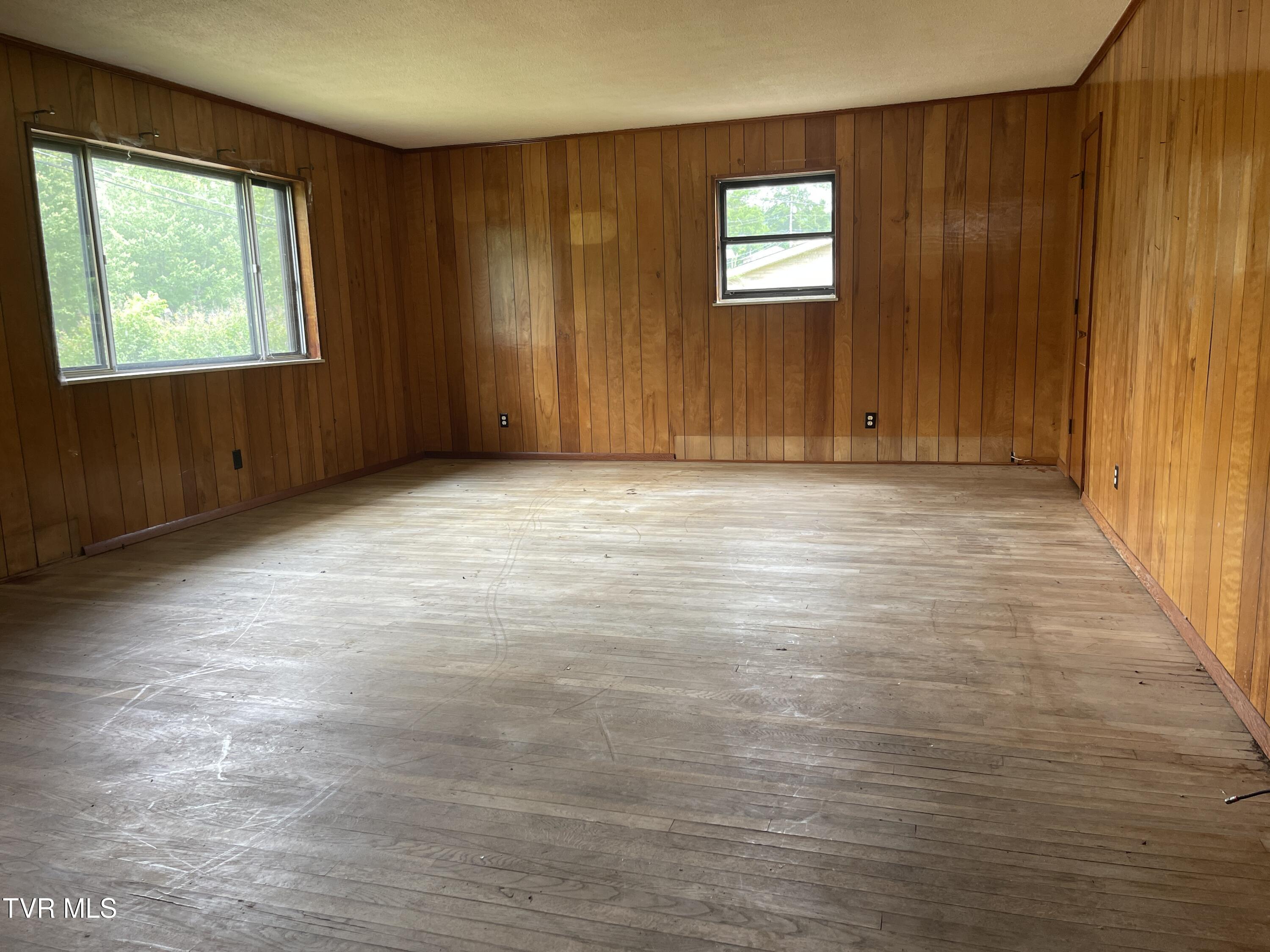 2709 Oak Cliff Court