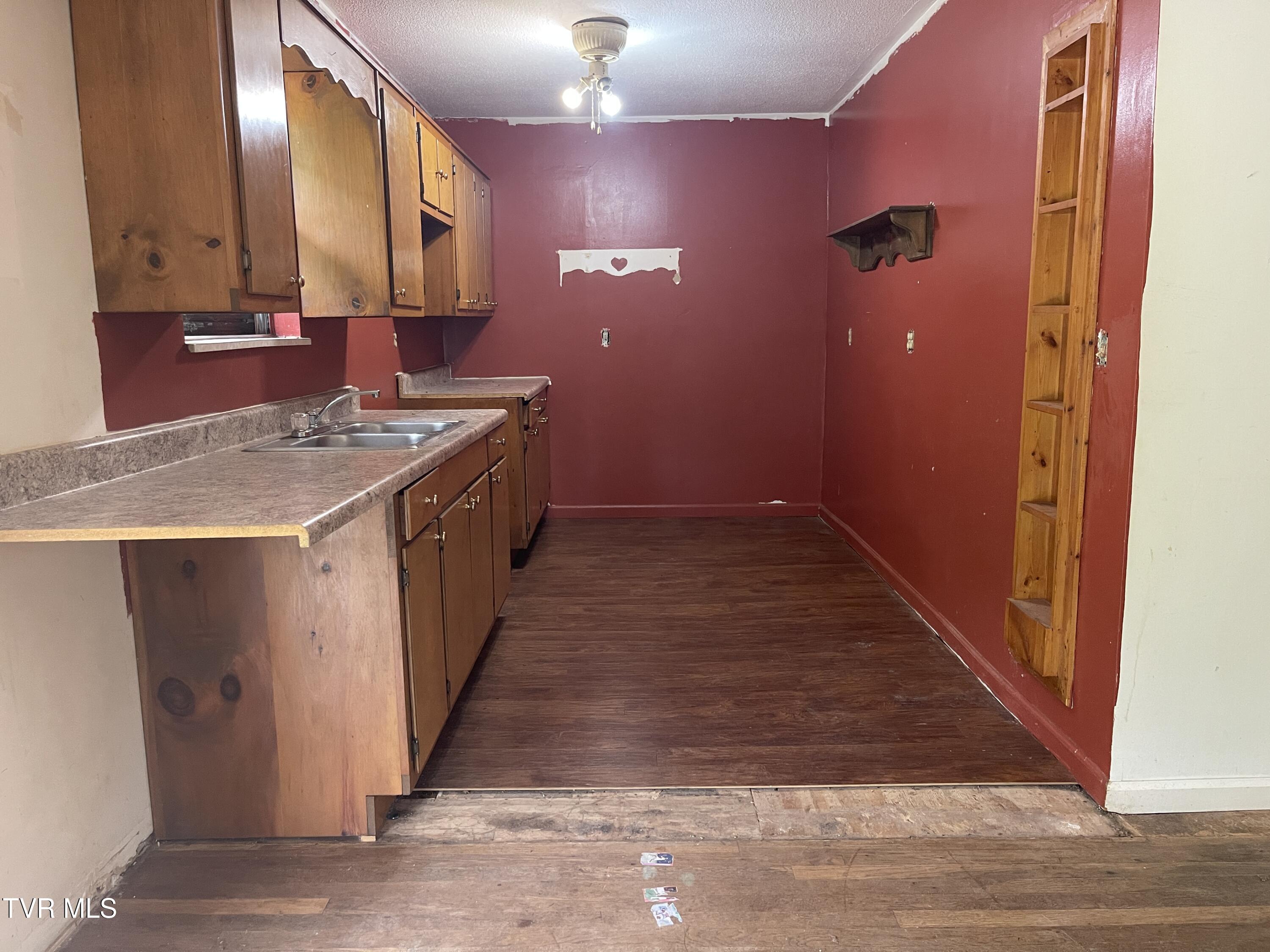 2709 Oak Cliff Court