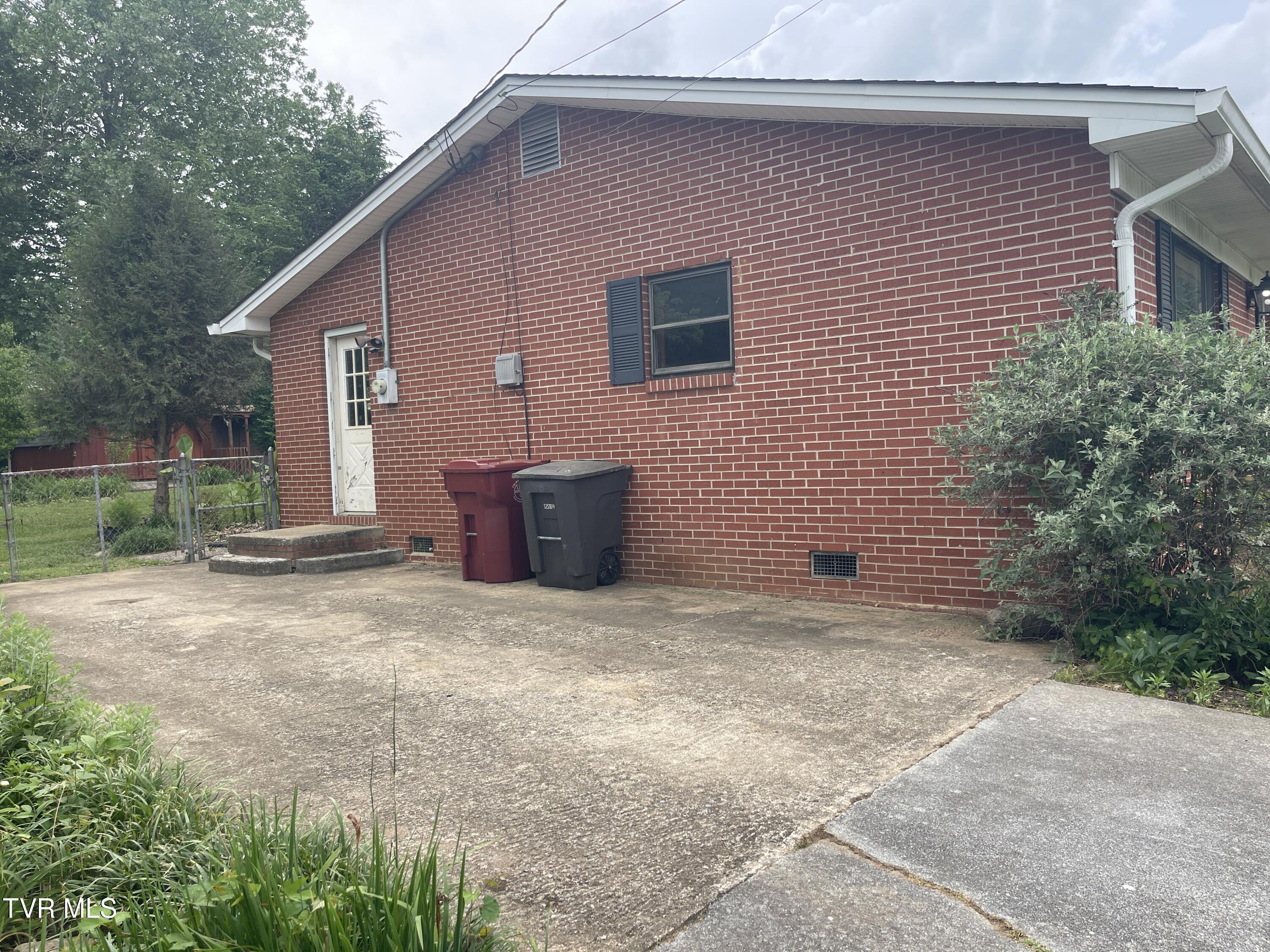 2709 Oak Cliff Court