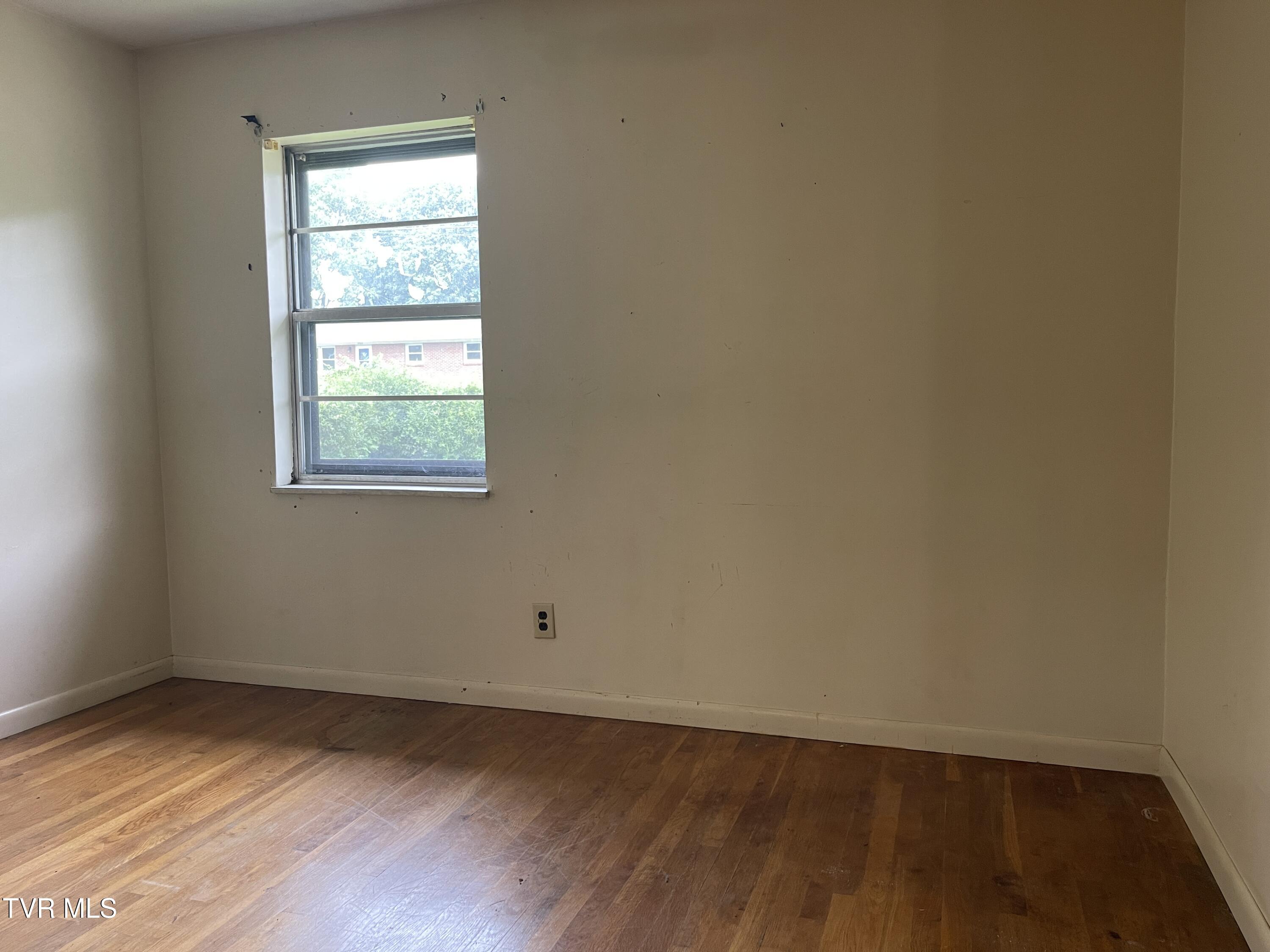 2709 Oak Cliff Court