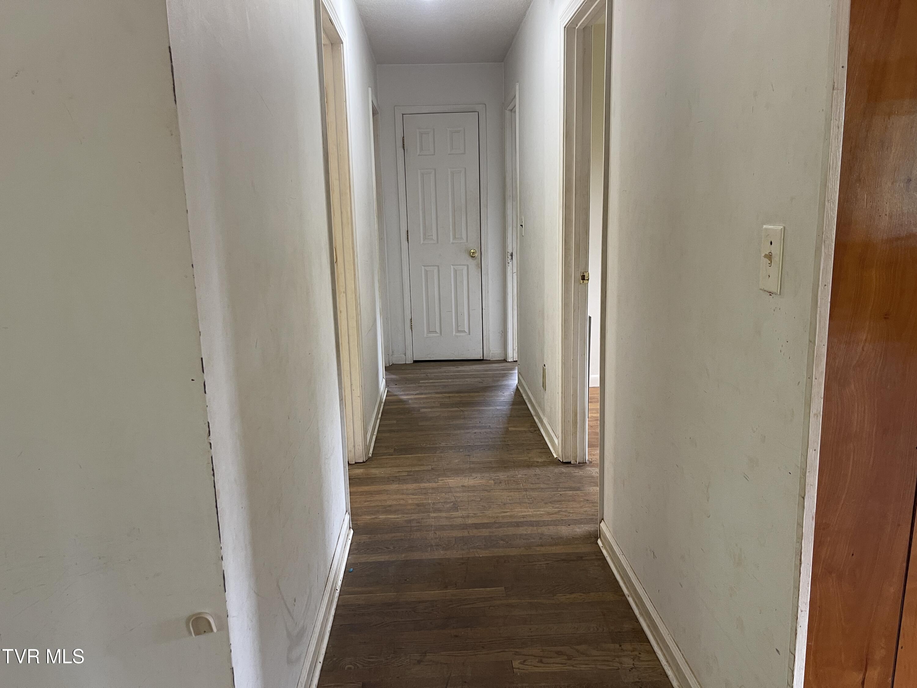 2709 Oak Cliff Court