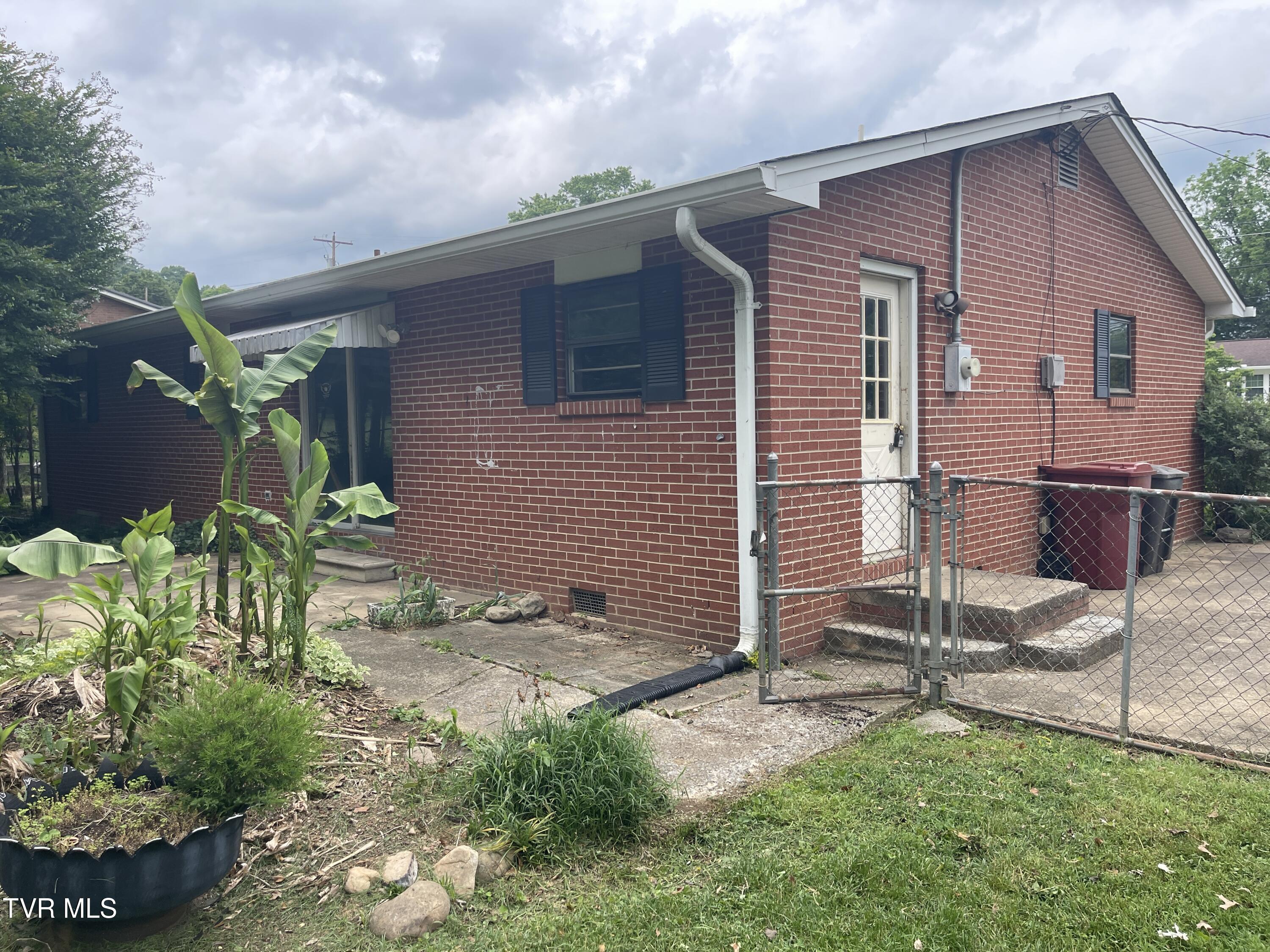 2709 Oak Cliff Court
