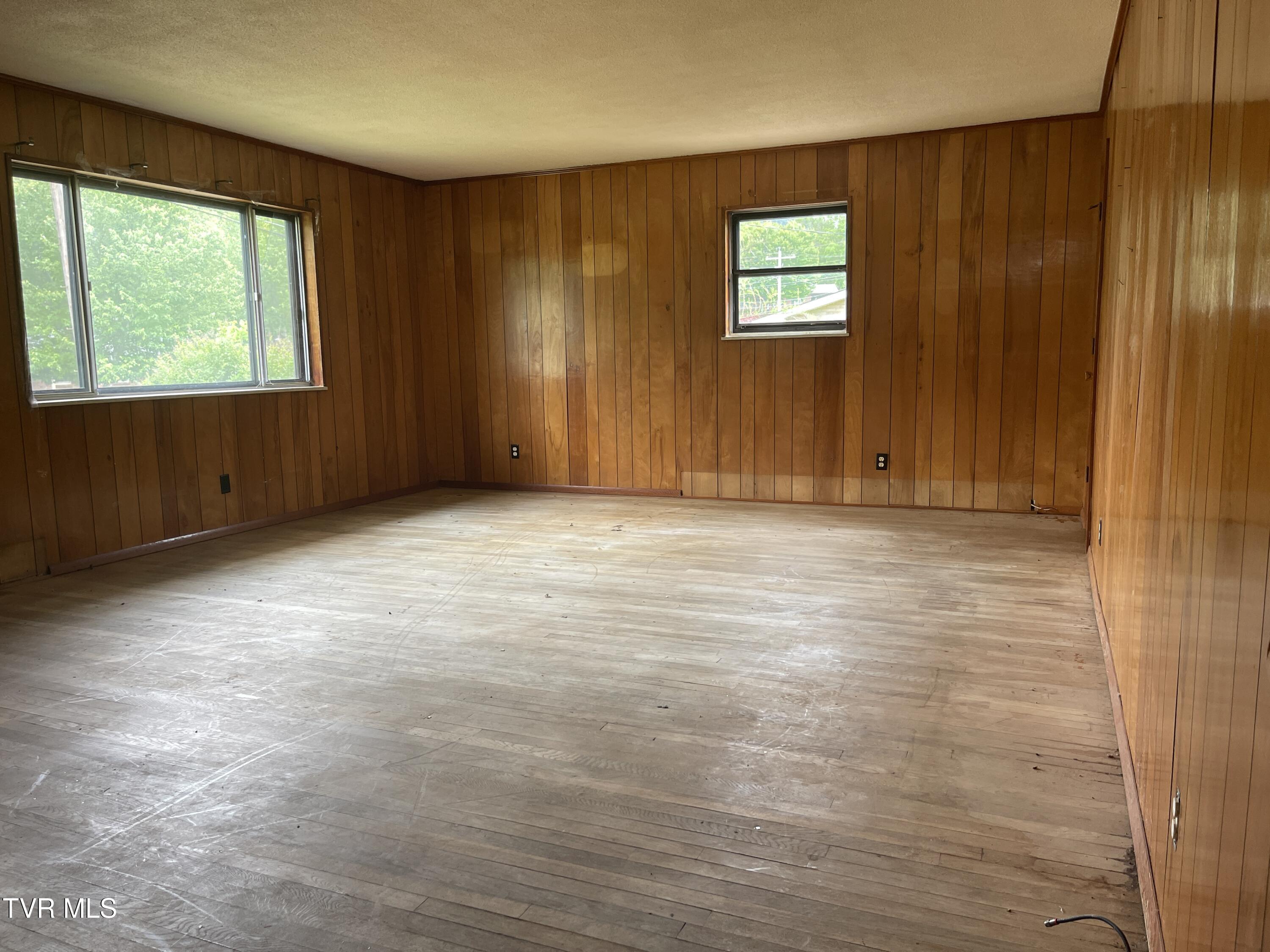 2709 Oak Cliff Court