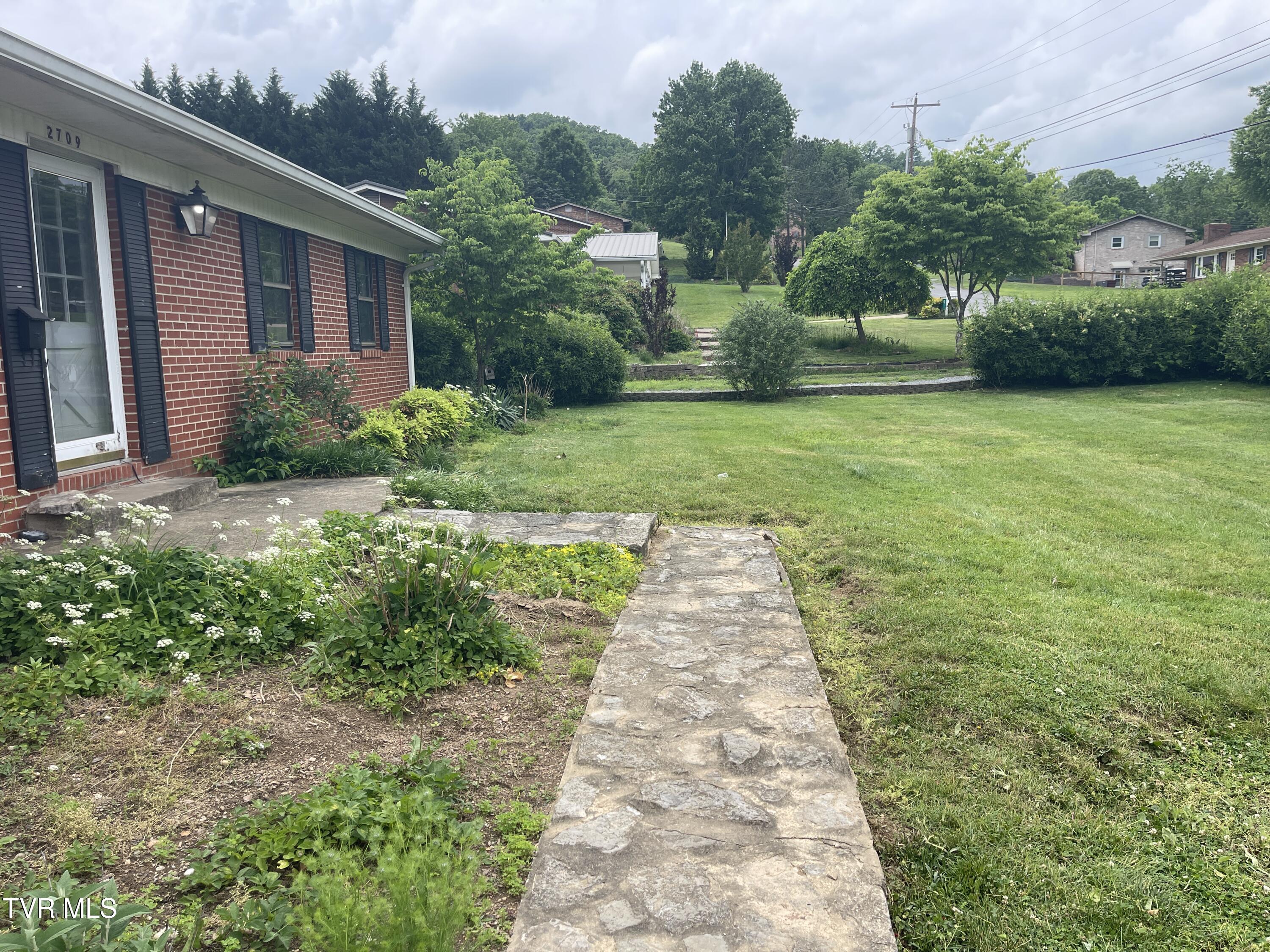 2709 Oak Cliff Court
