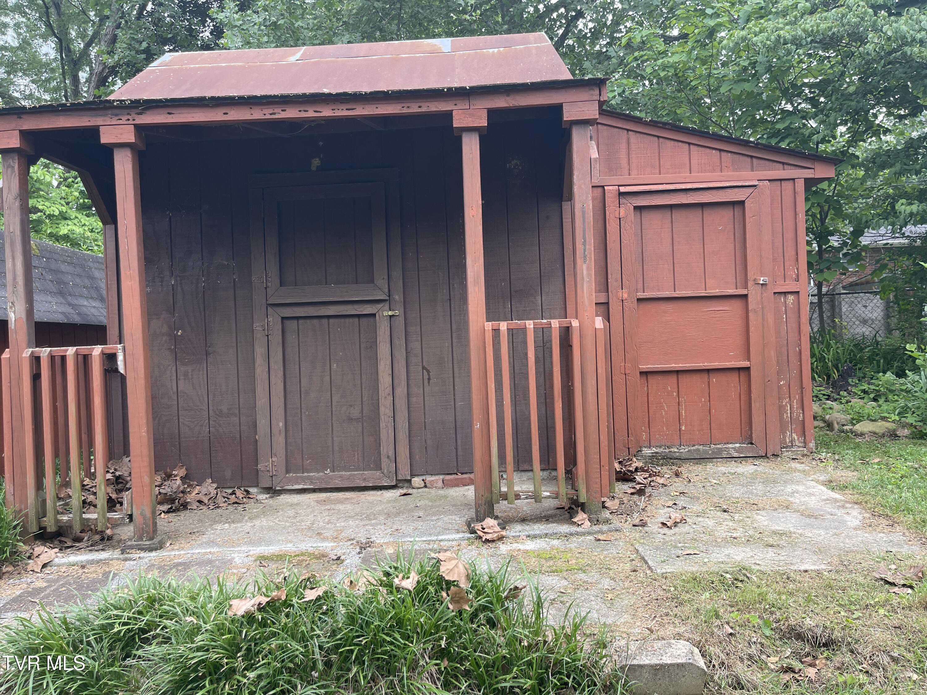 2709 Oak Cliff Court