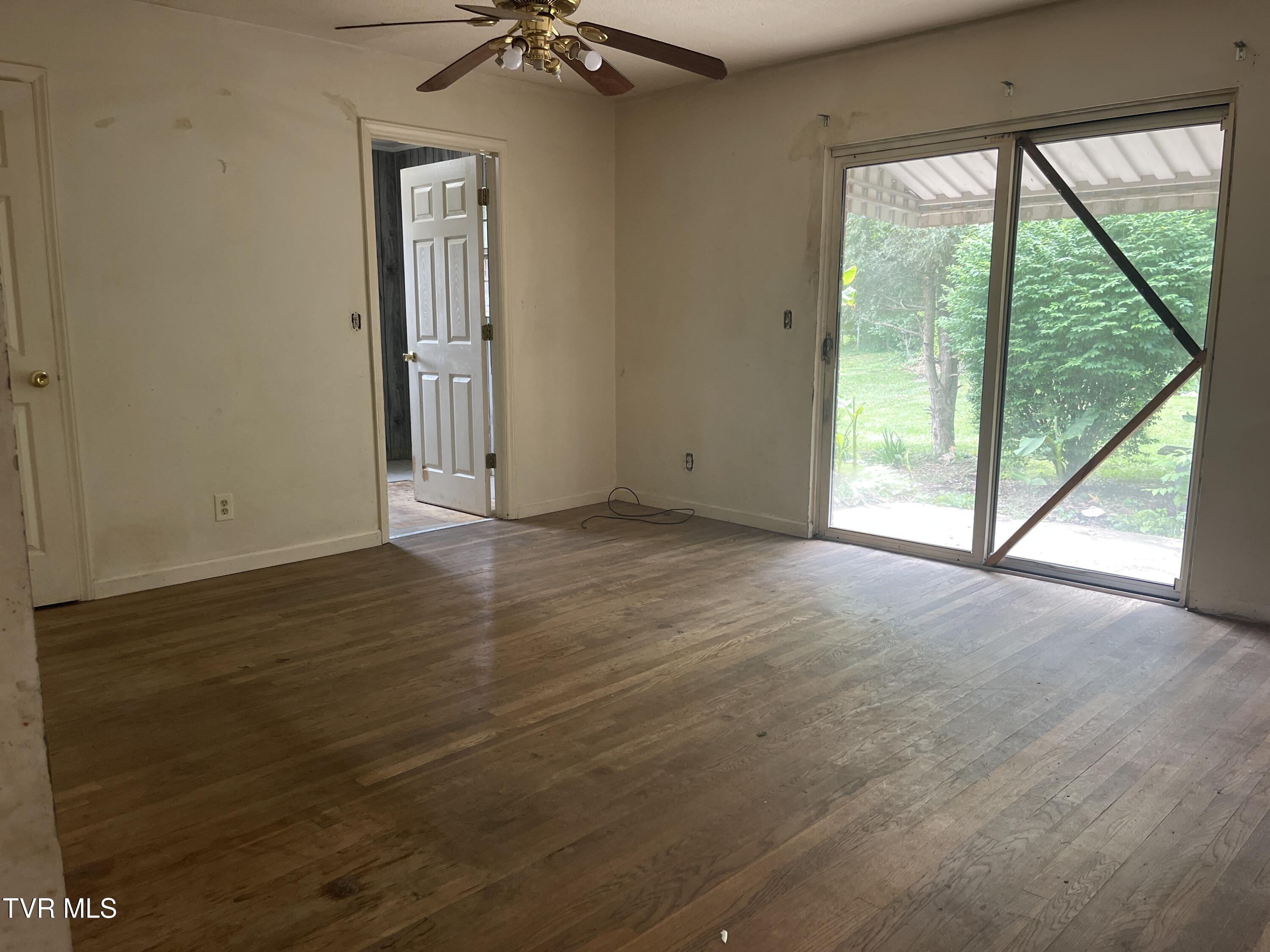 2709 Oak Cliff Court
