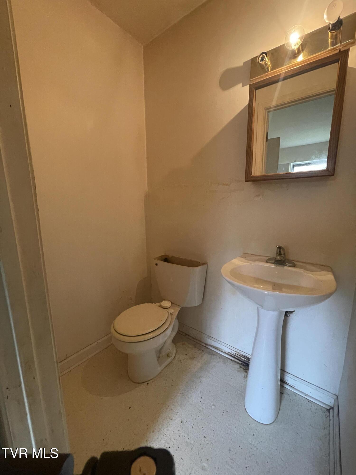 2709 Oak Cliff Court