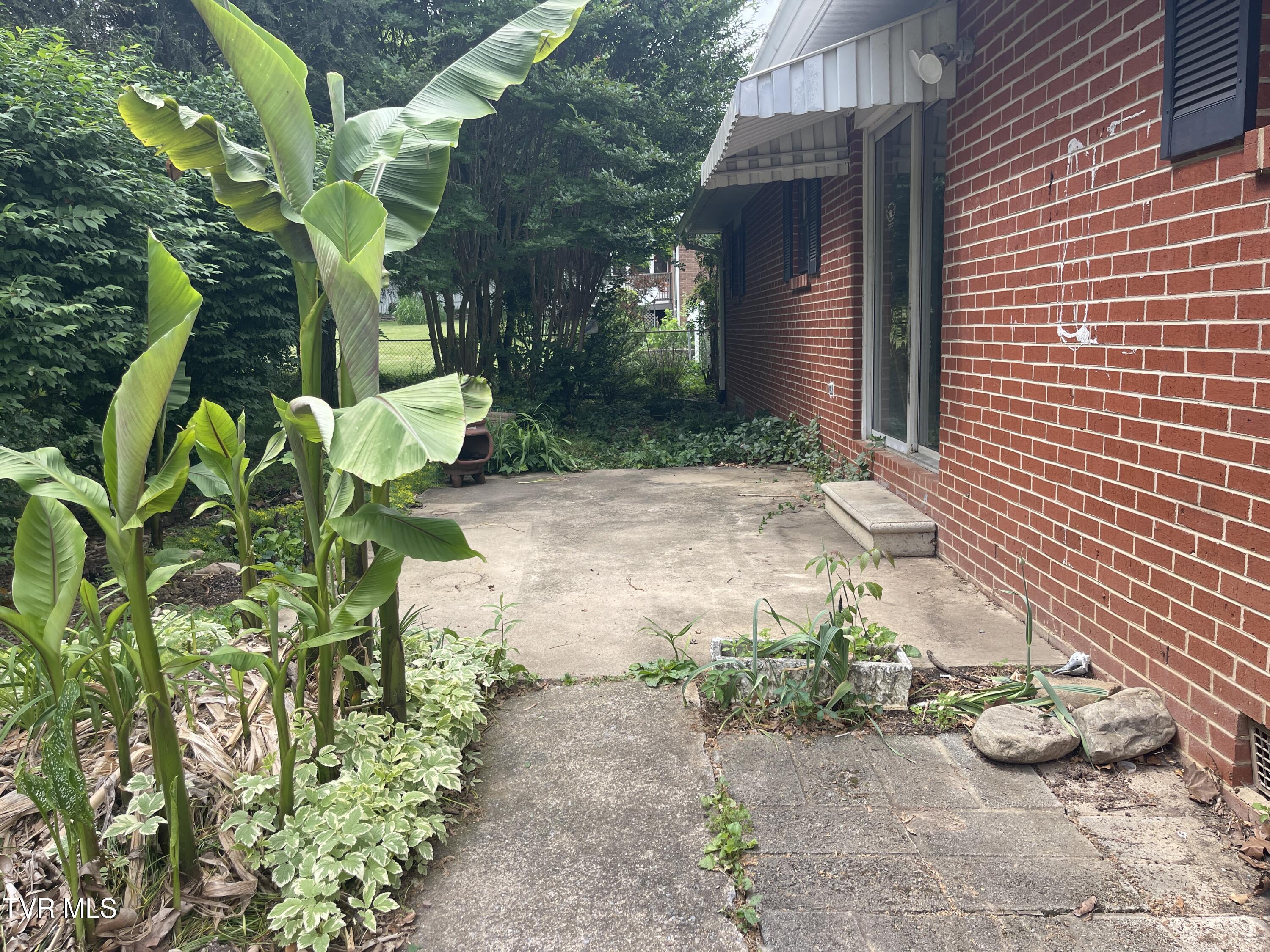 2709 Oak Cliff Court