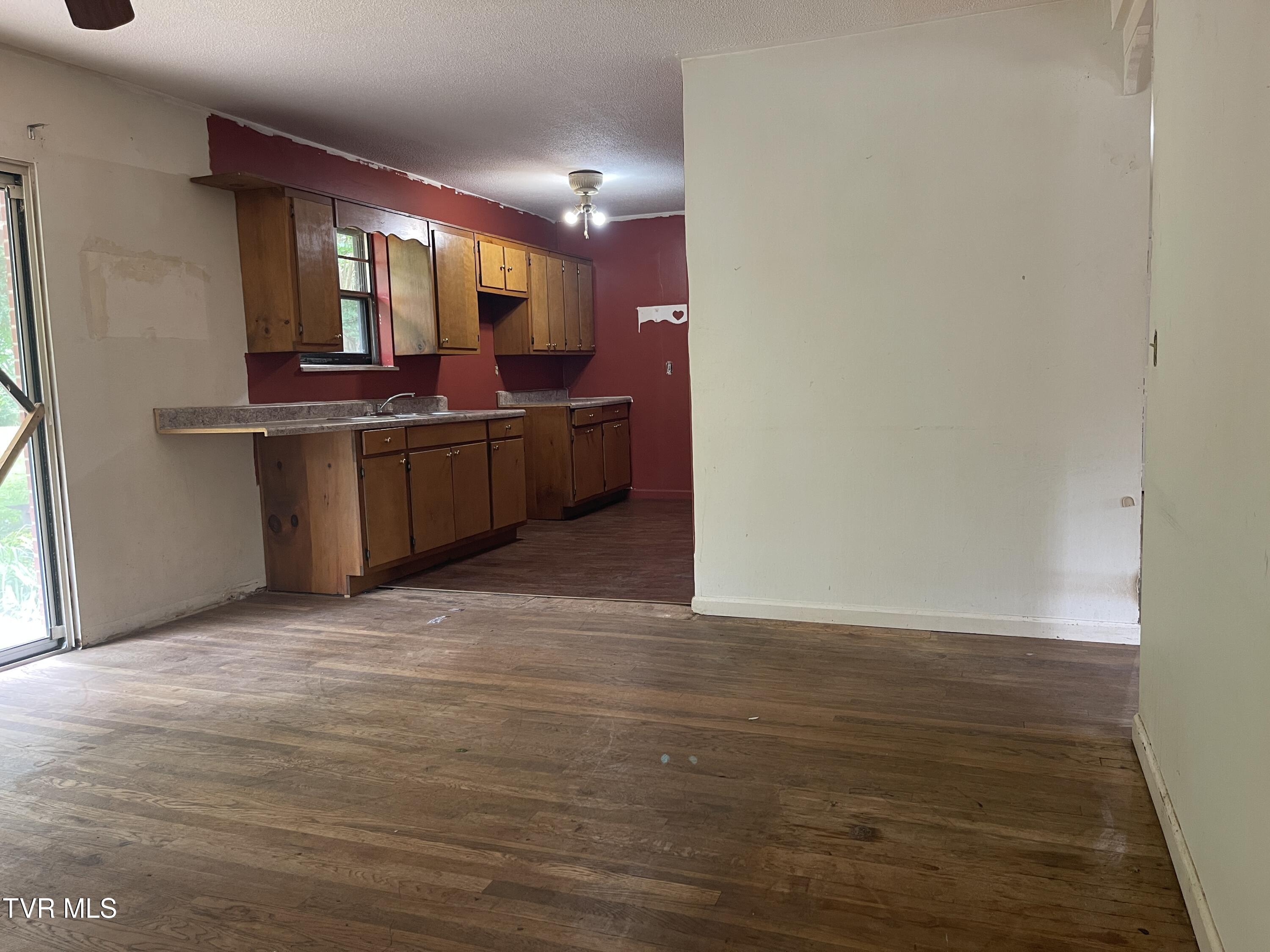2709 Oak Cliff Court