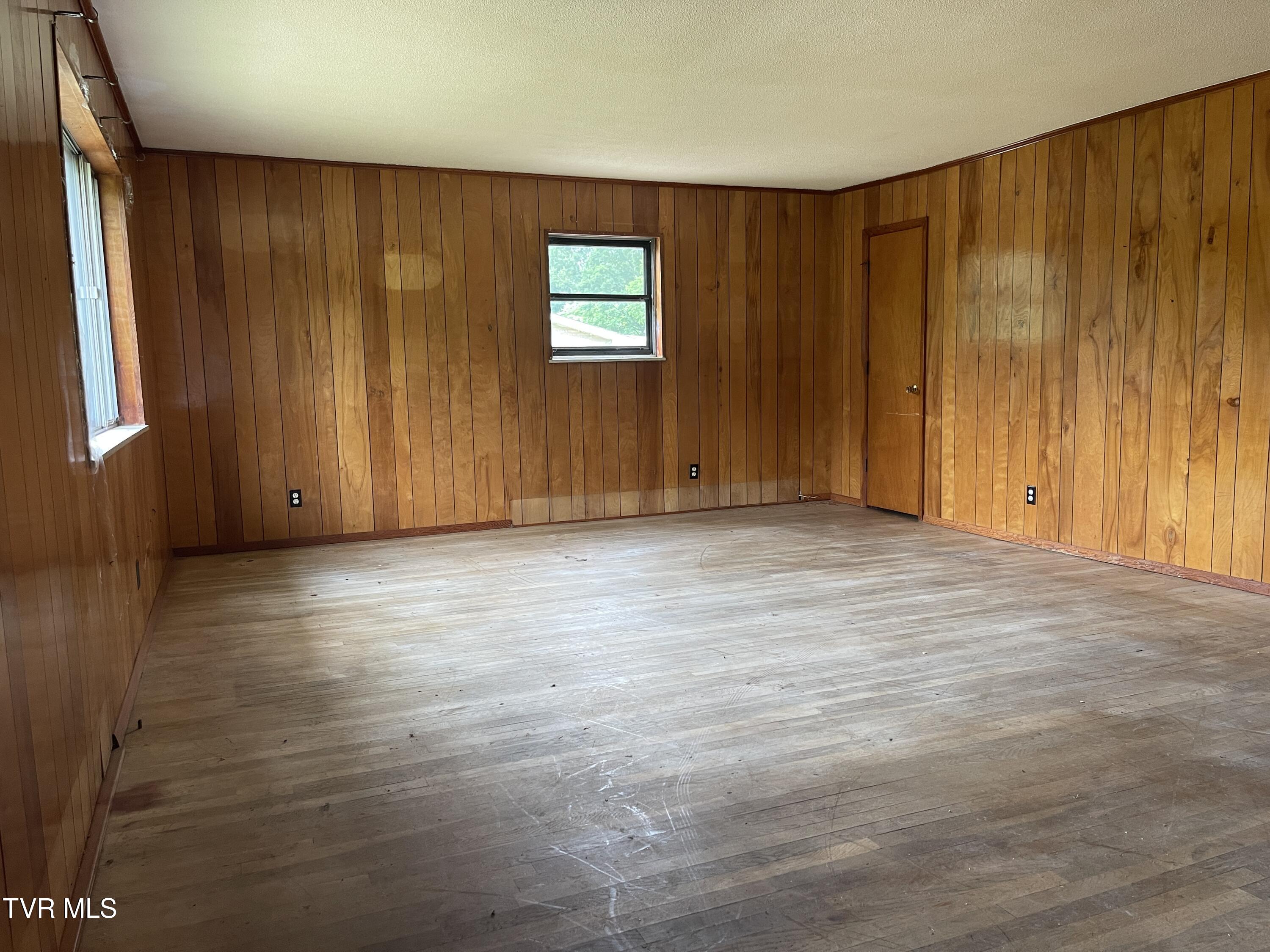 2709 Oak Cliff Court