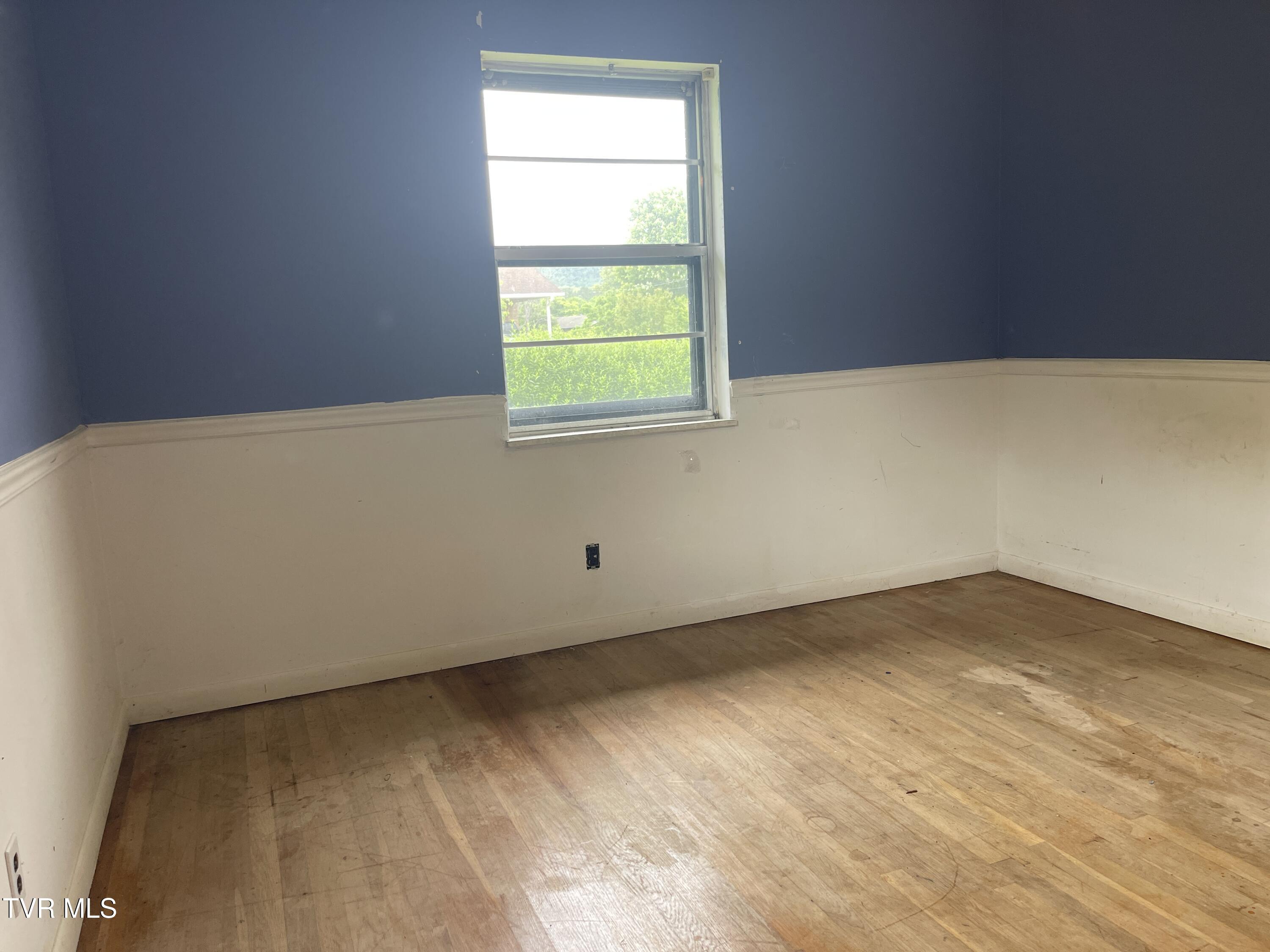 2709 Oak Cliff Court