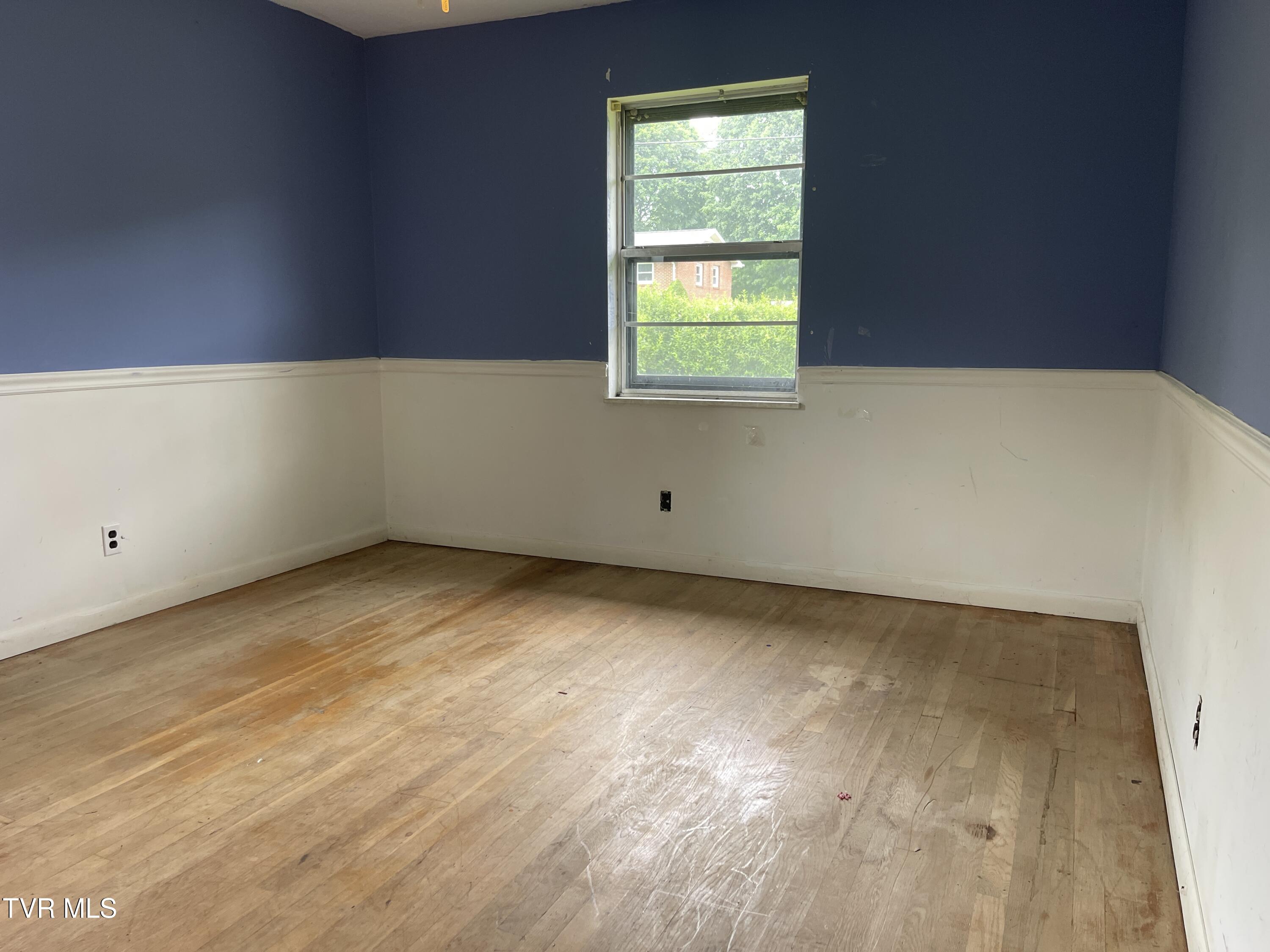 2709 Oak Cliff Court