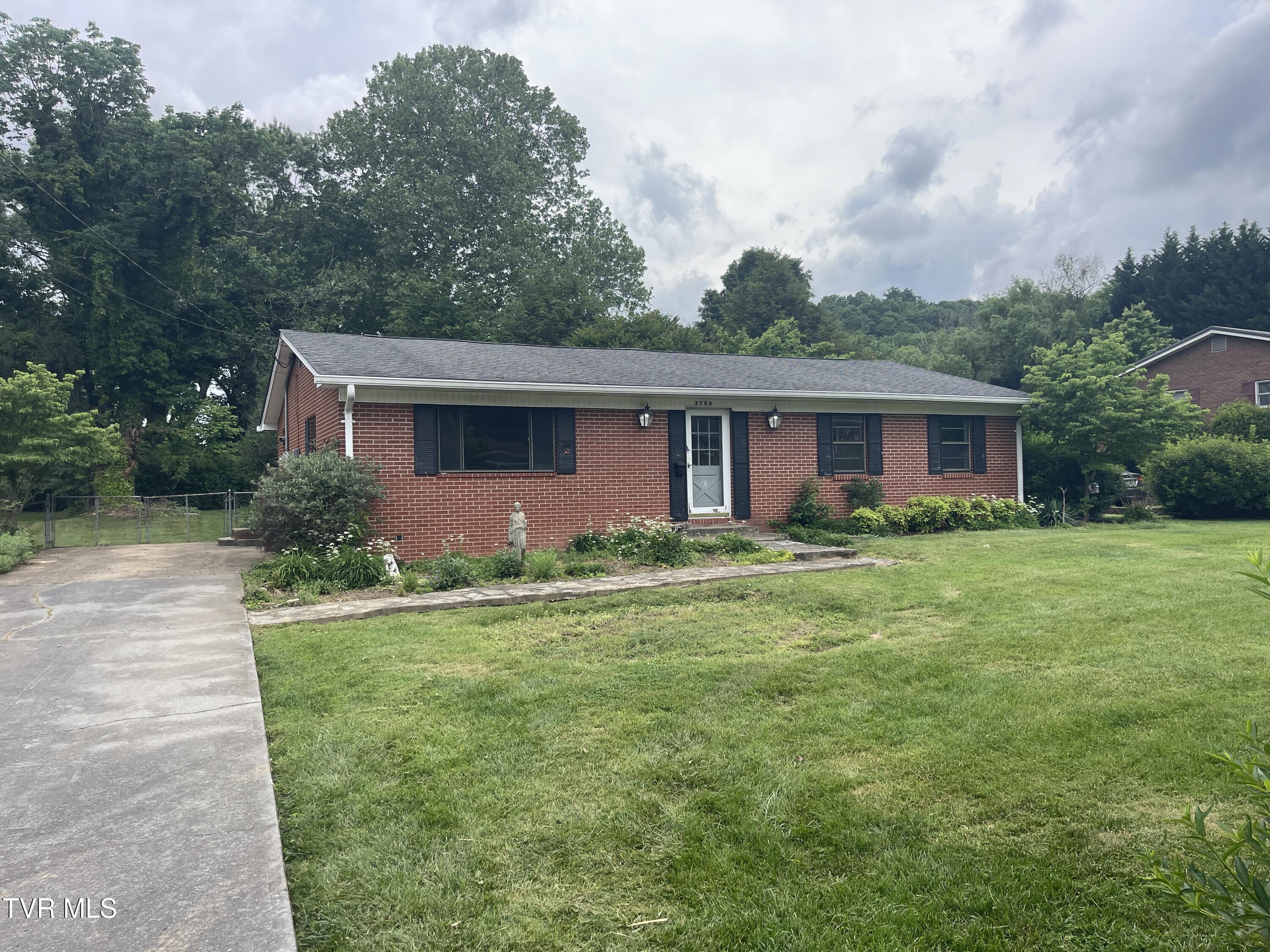 2709 Oak Cliff Court