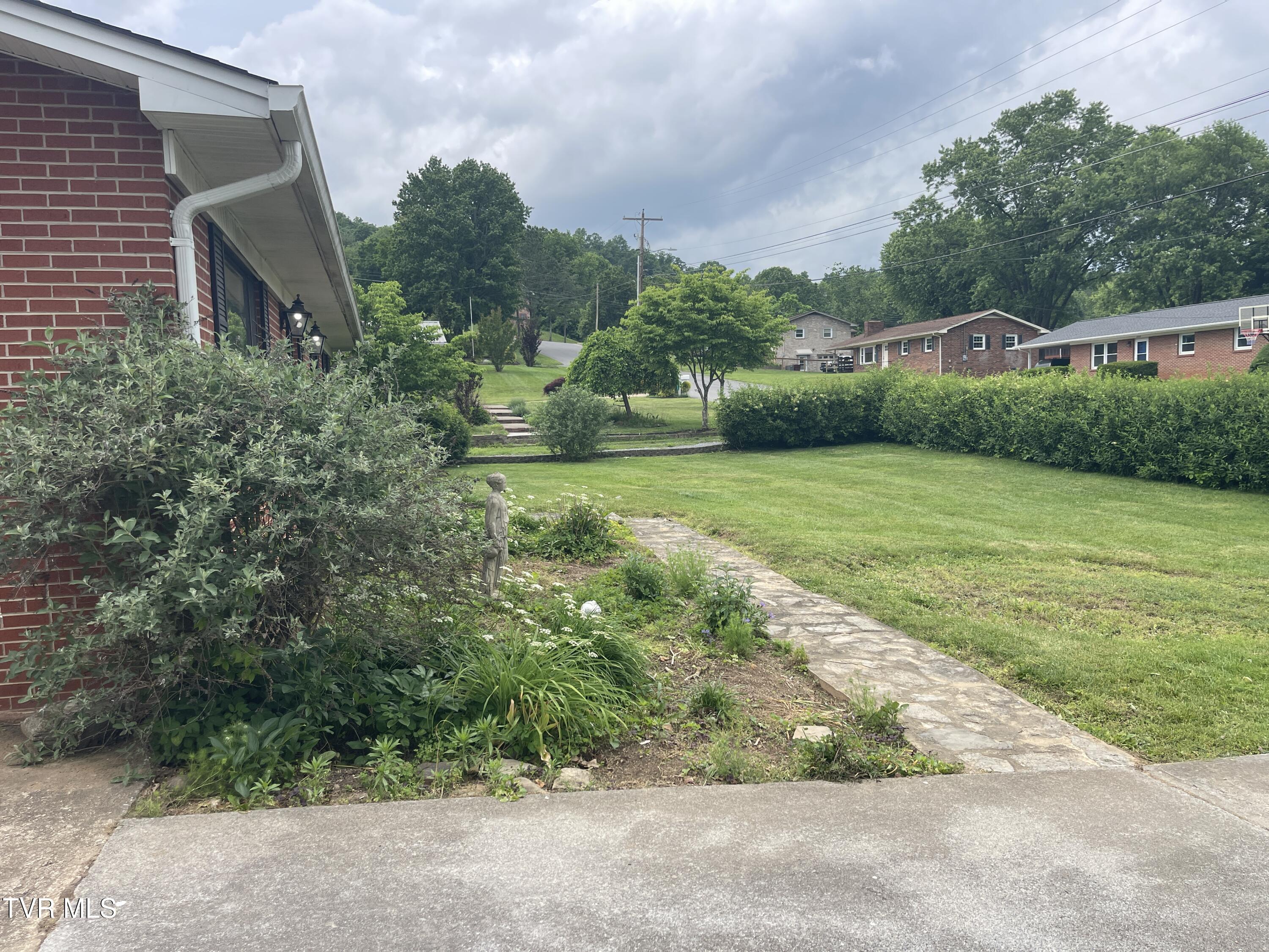 2709 Oak Cliff Court