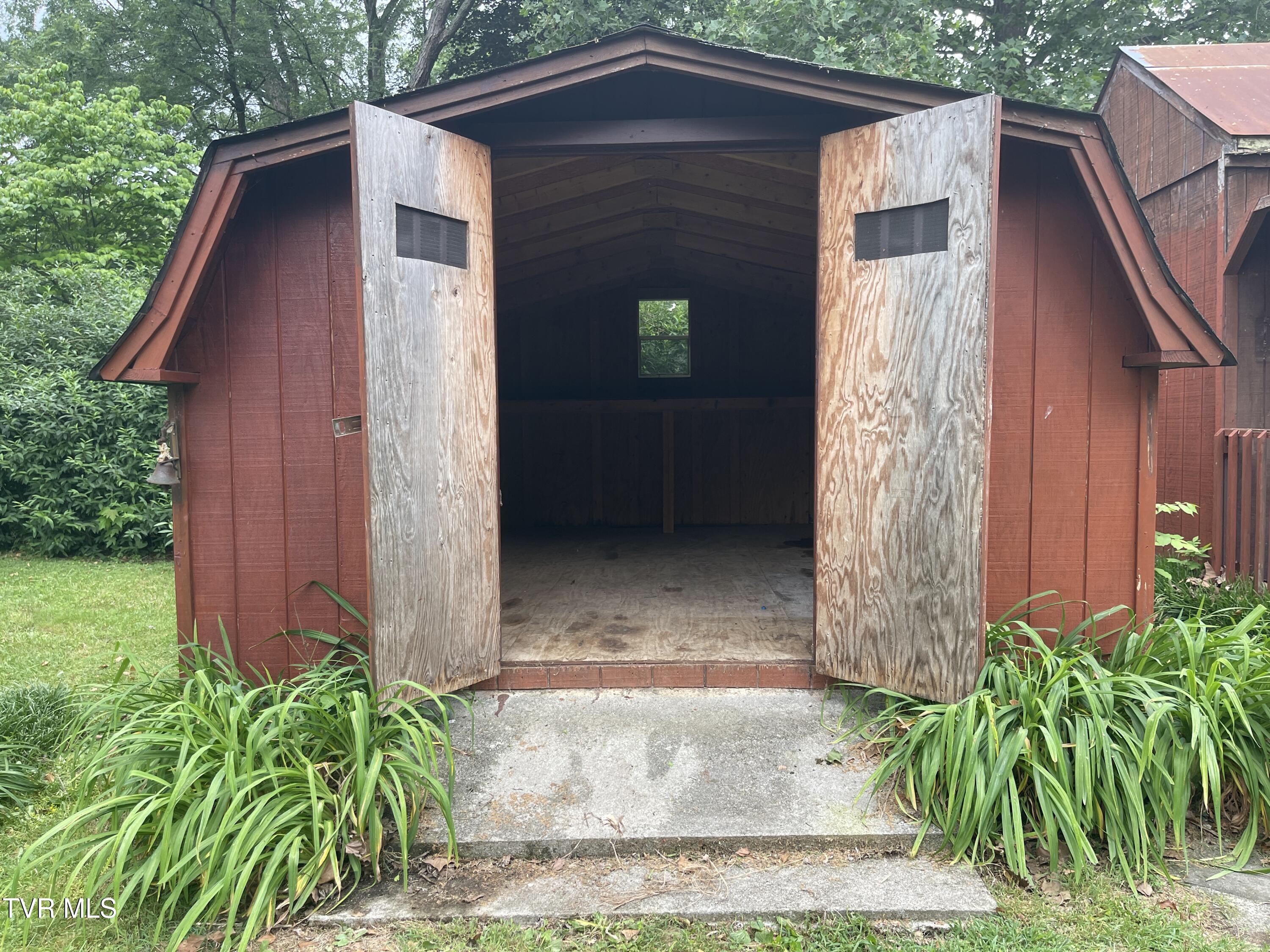 2709 Oak Cliff Court