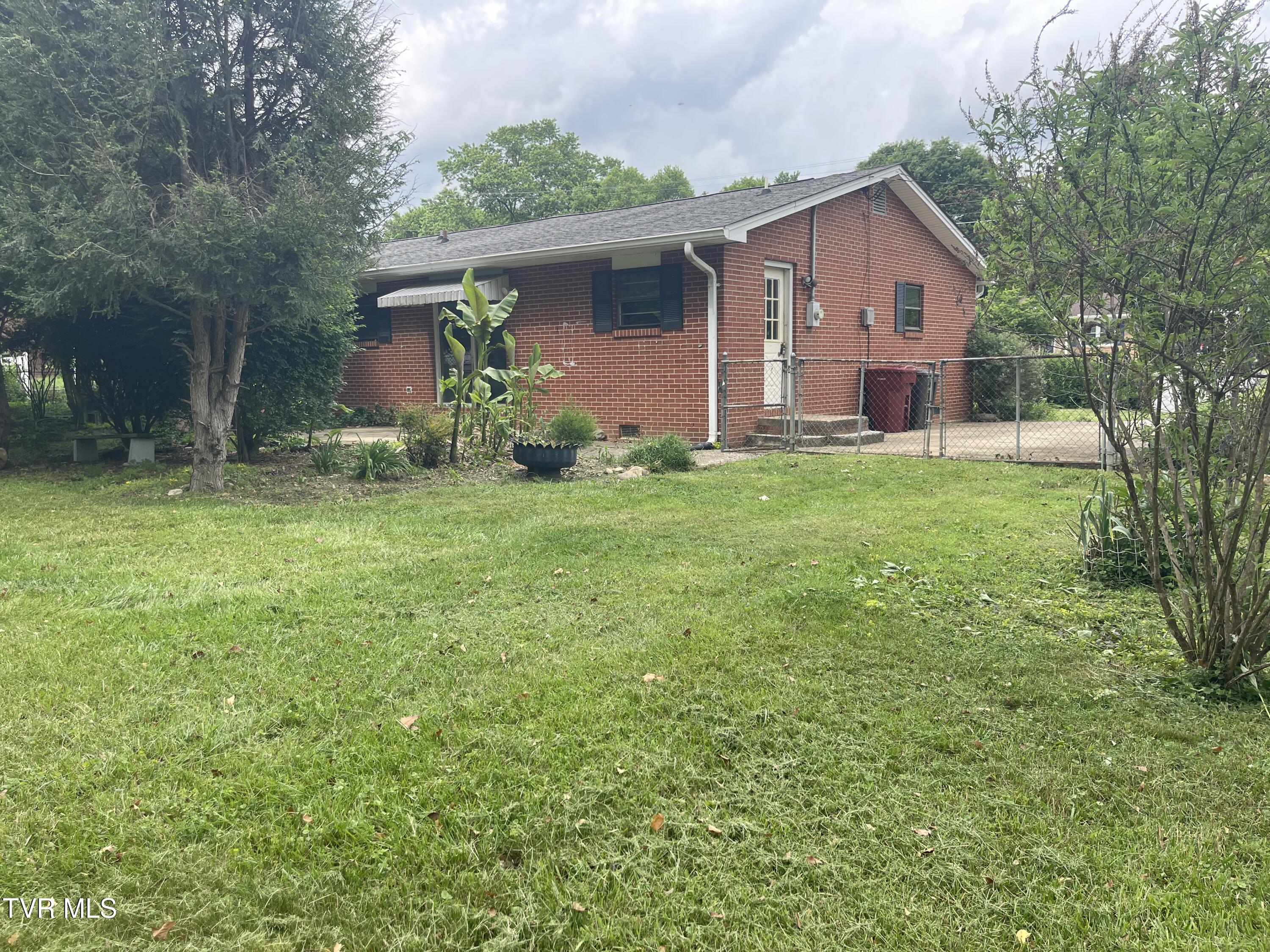 2709 Oak Cliff Court