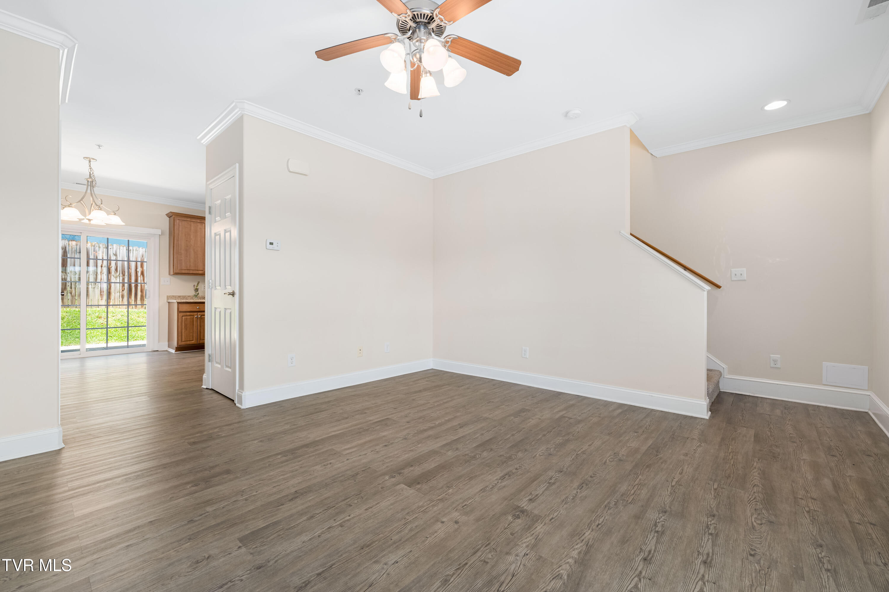 614 North Center Street, 5