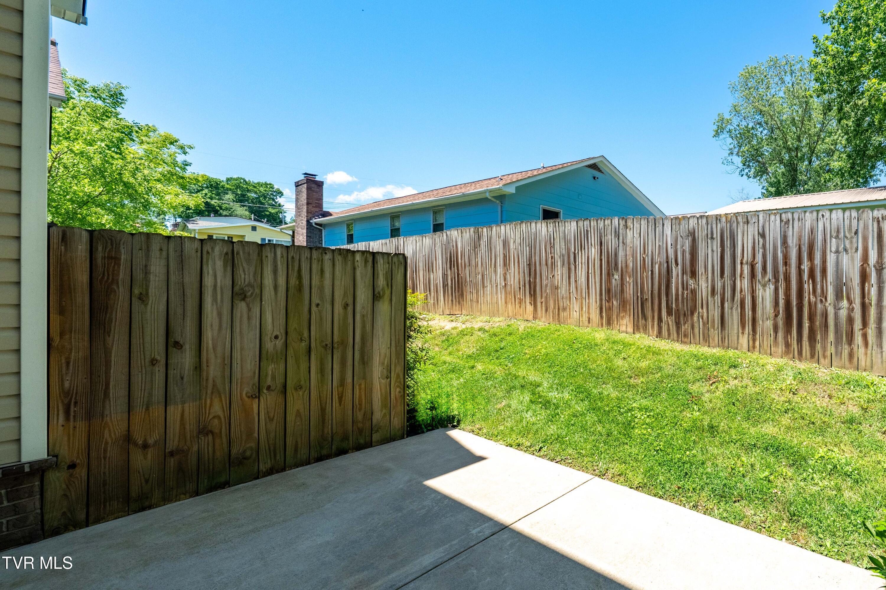 614 North Center Street, 5
