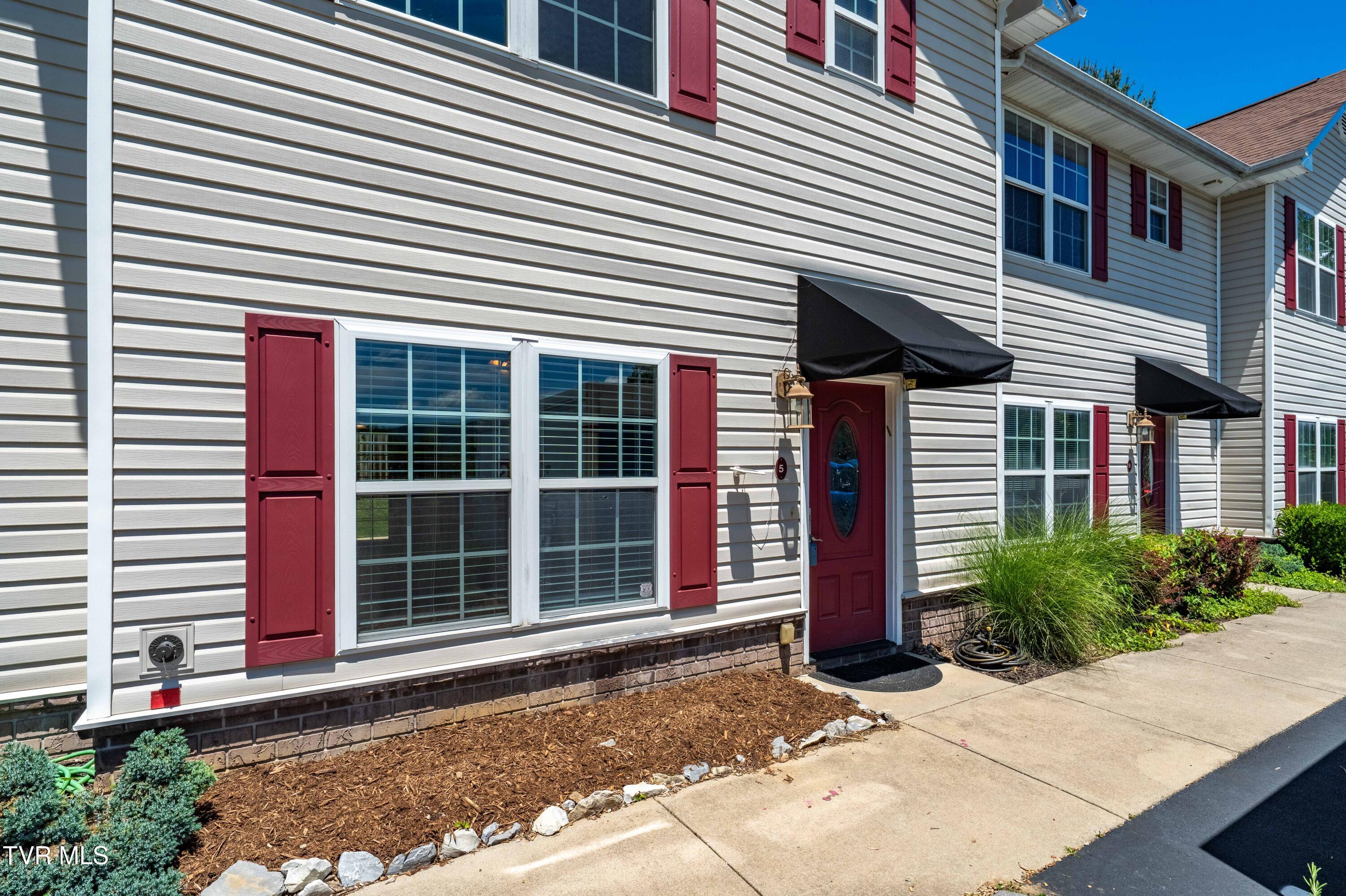 614 North Center Street, 5