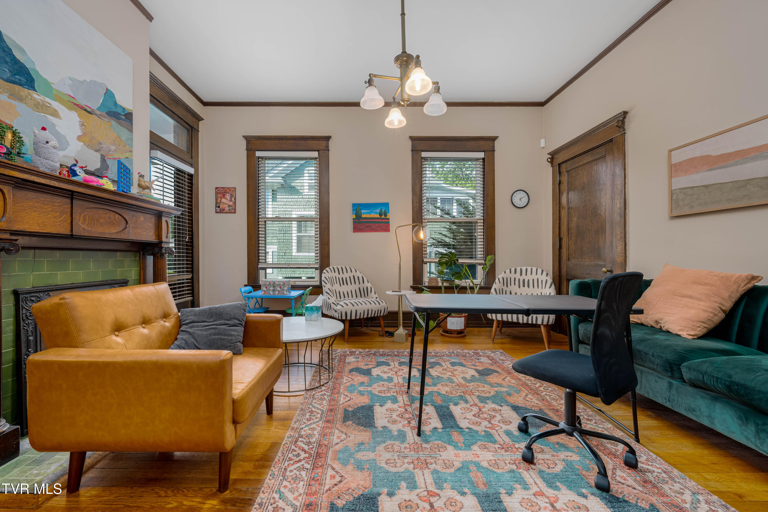 114 East Unaka Avenue