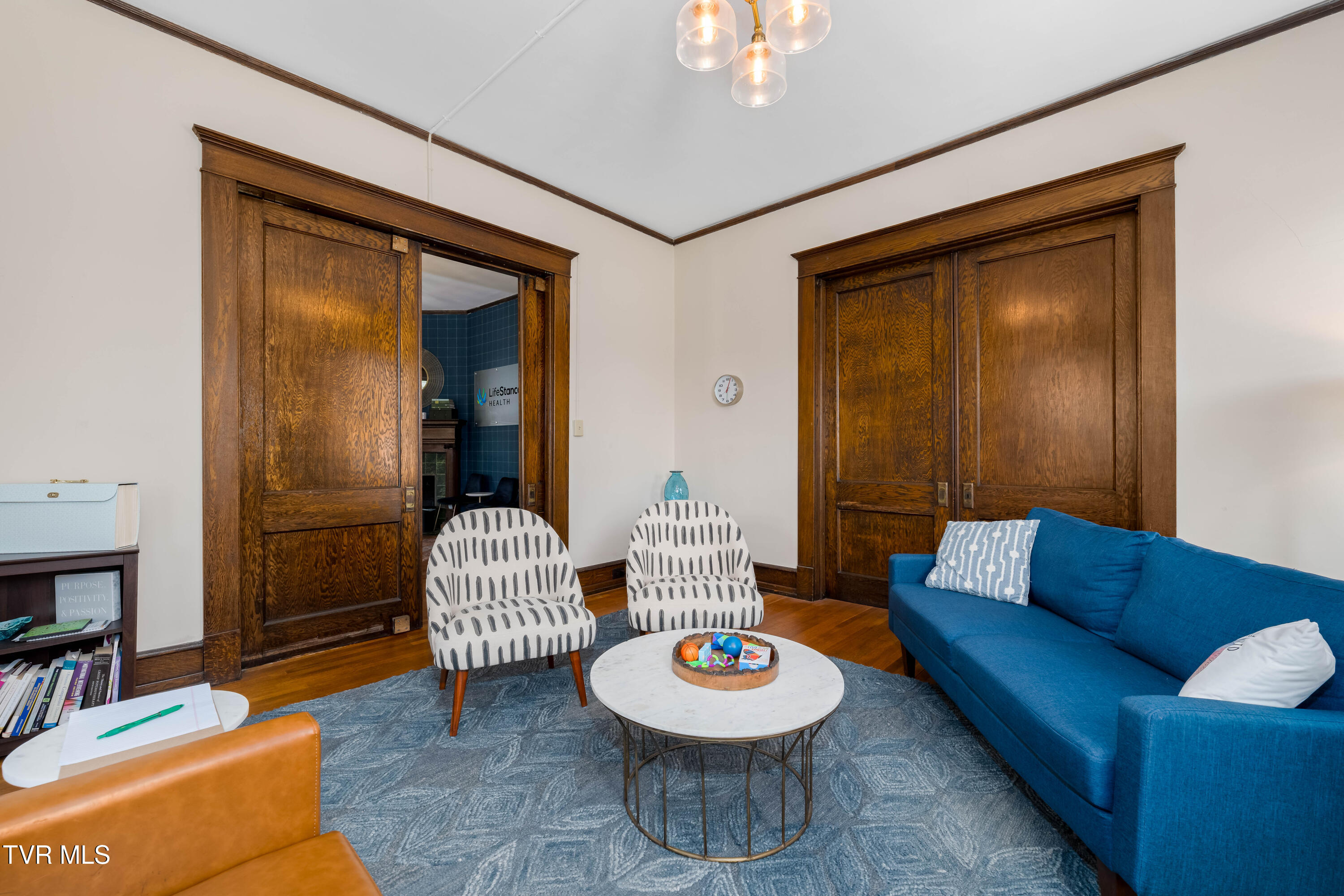 114 East Unaka Avenue