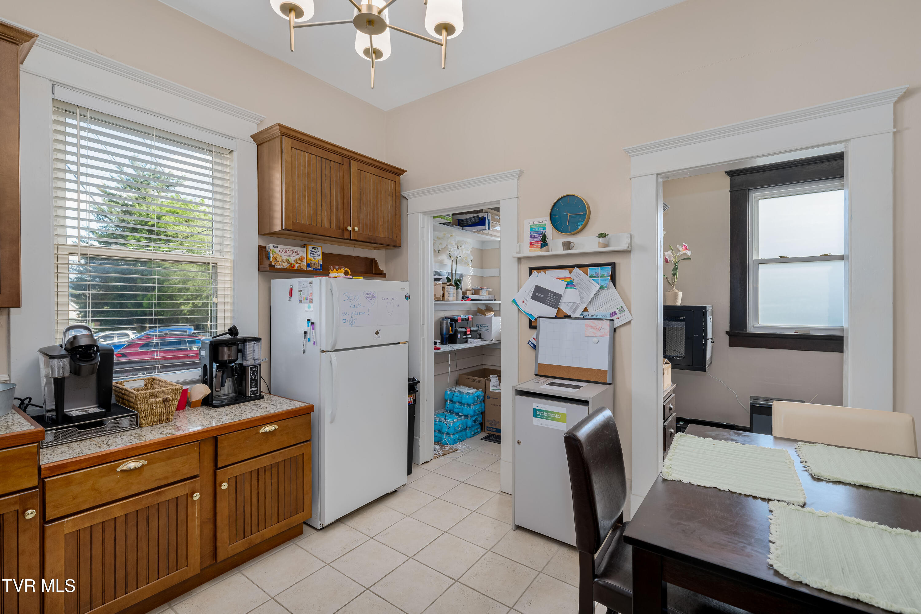 114 East Unaka Avenue