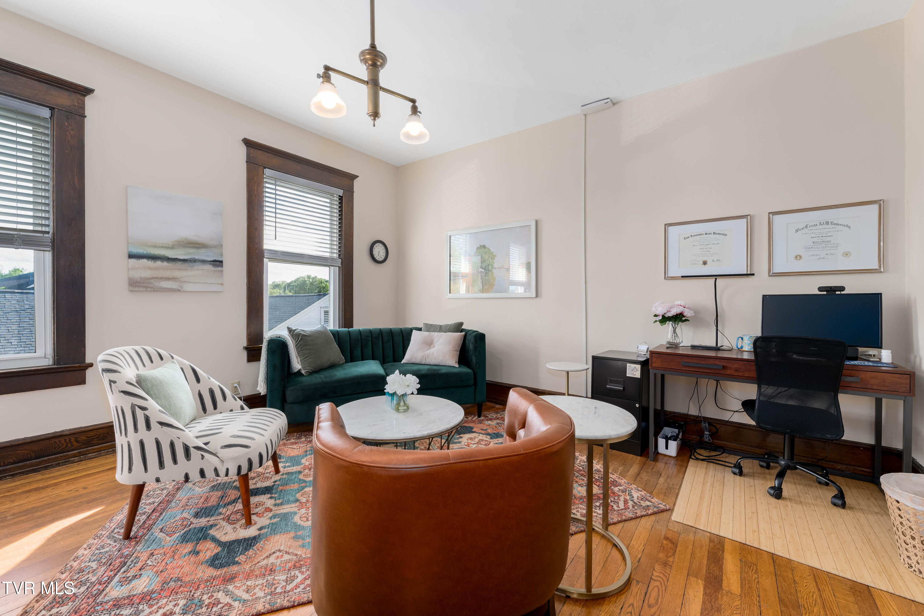 114 East Unaka Avenue