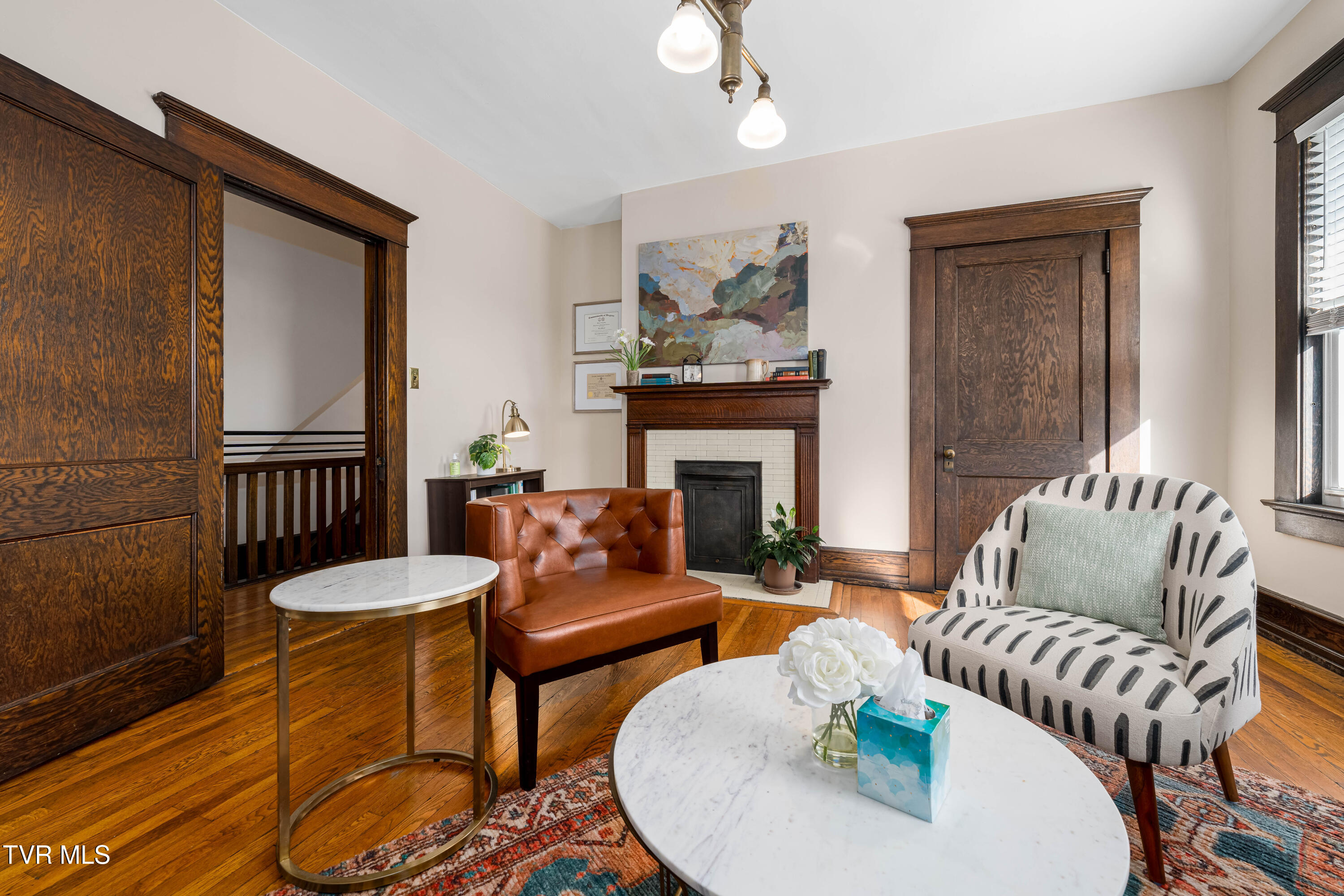 114 East Unaka Avenue