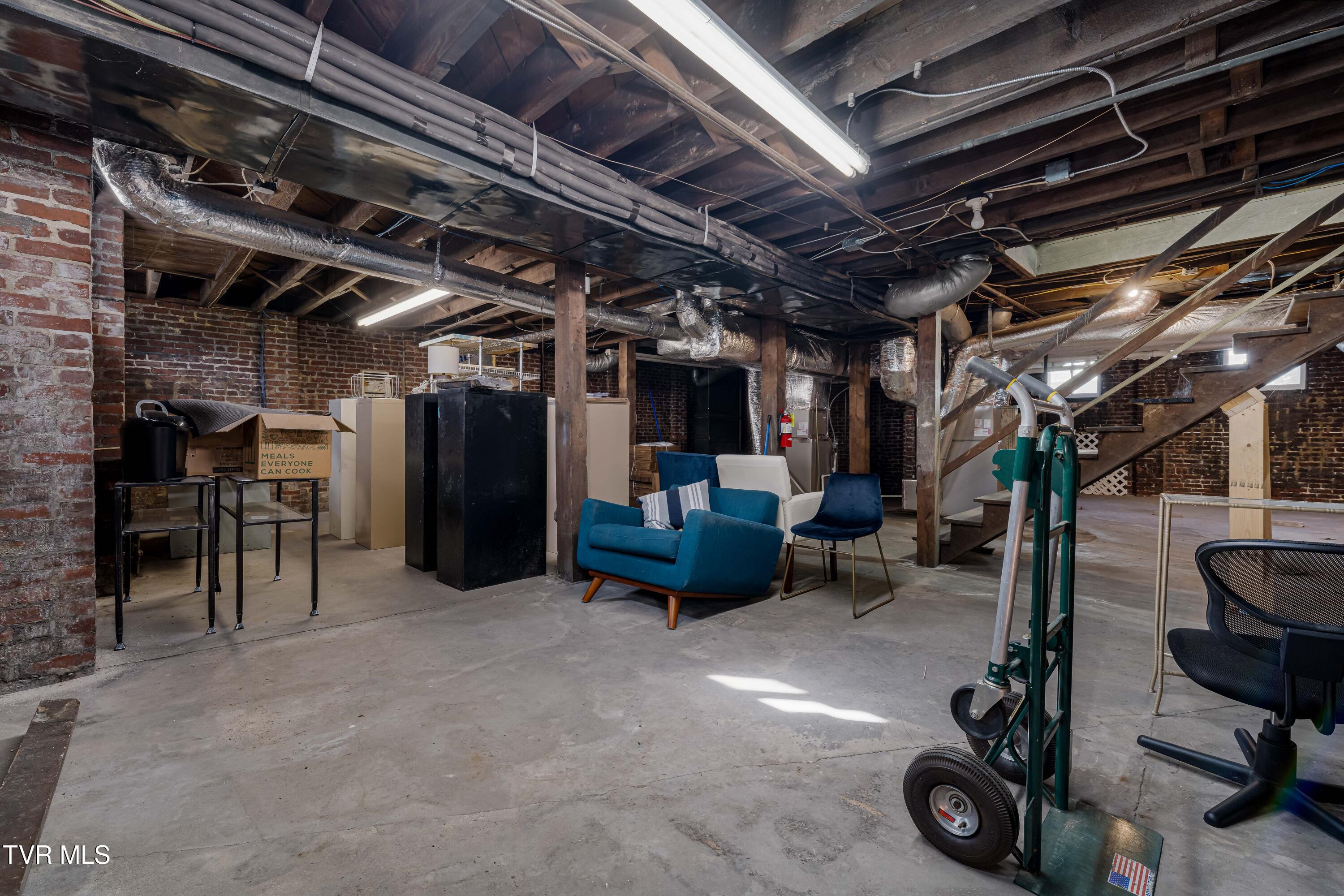 114 East Unaka Avenue