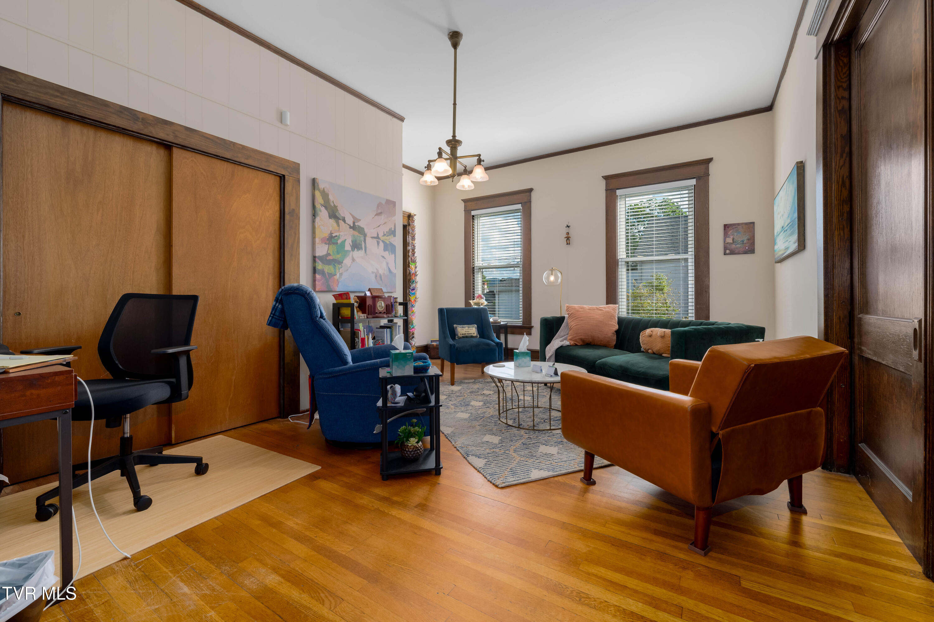 114 East Unaka Avenue