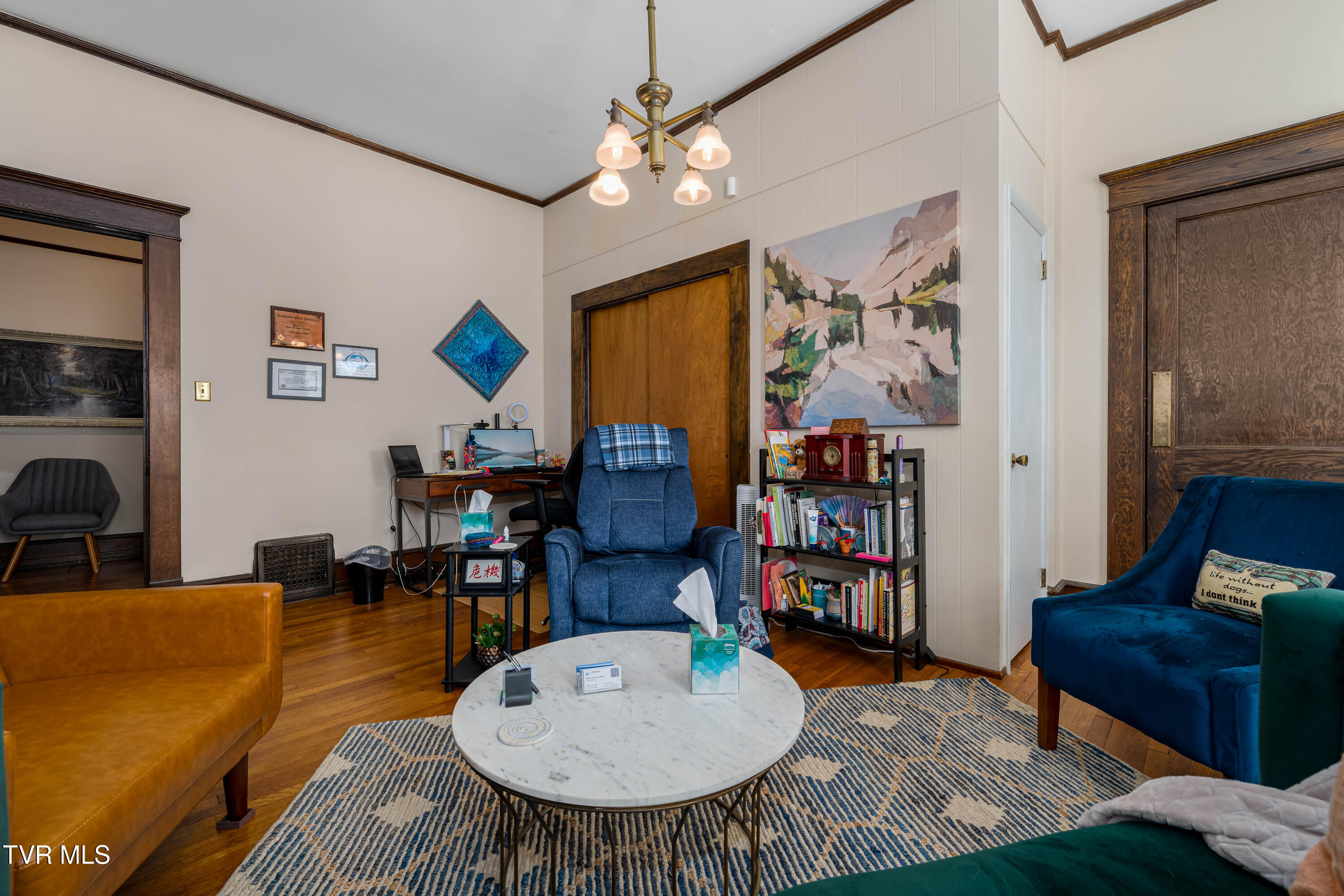 114 East Unaka Avenue
