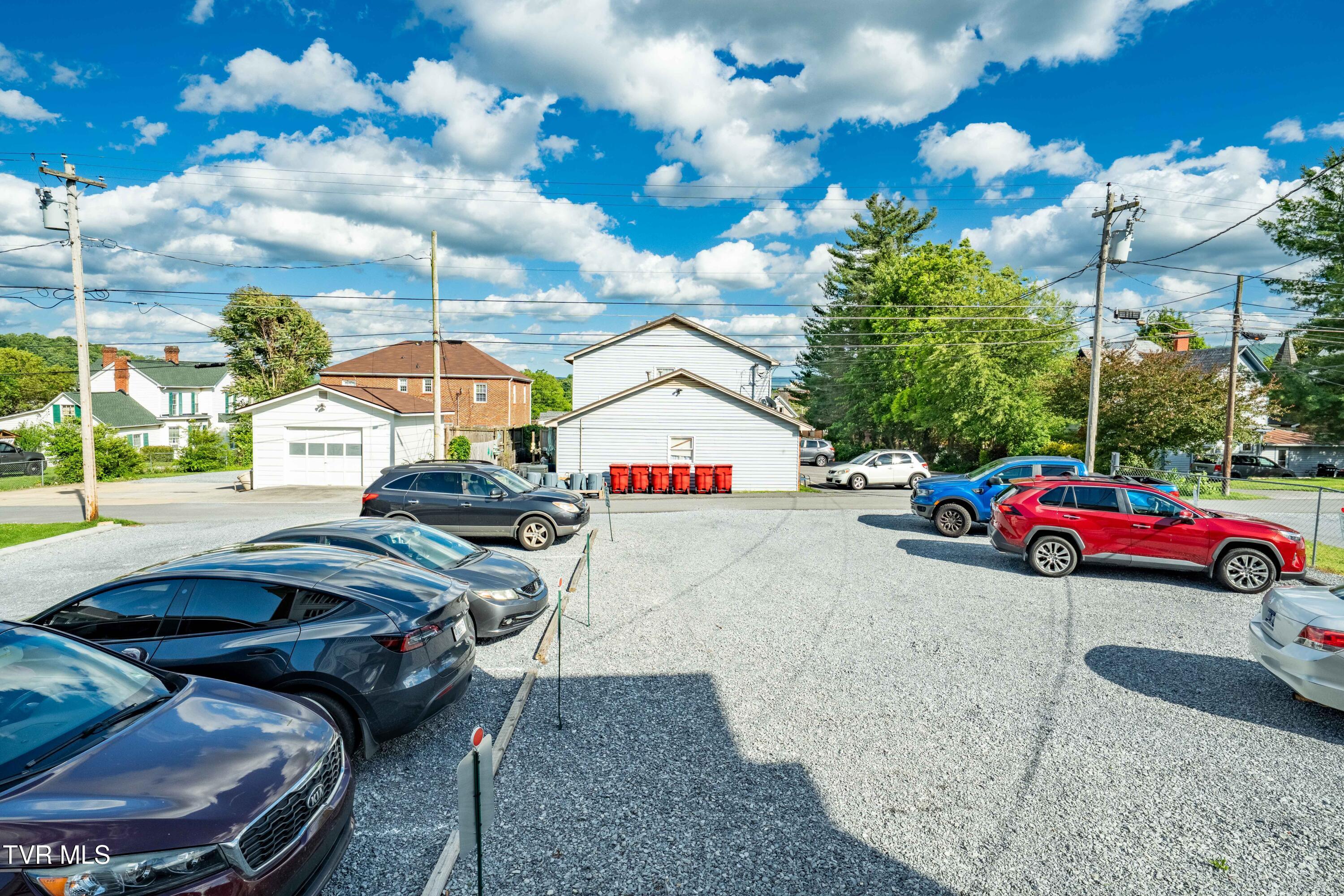 114 East Unaka Avenue