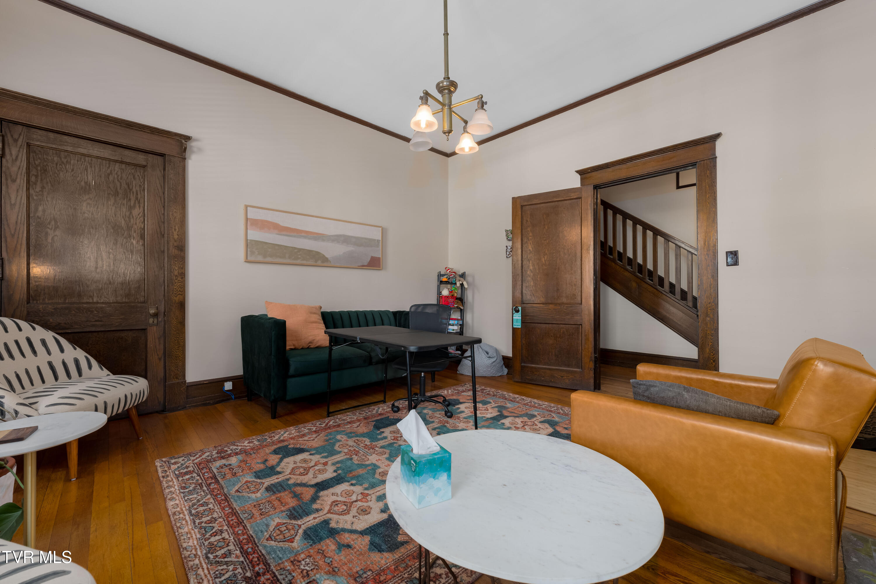 114 East Unaka Avenue