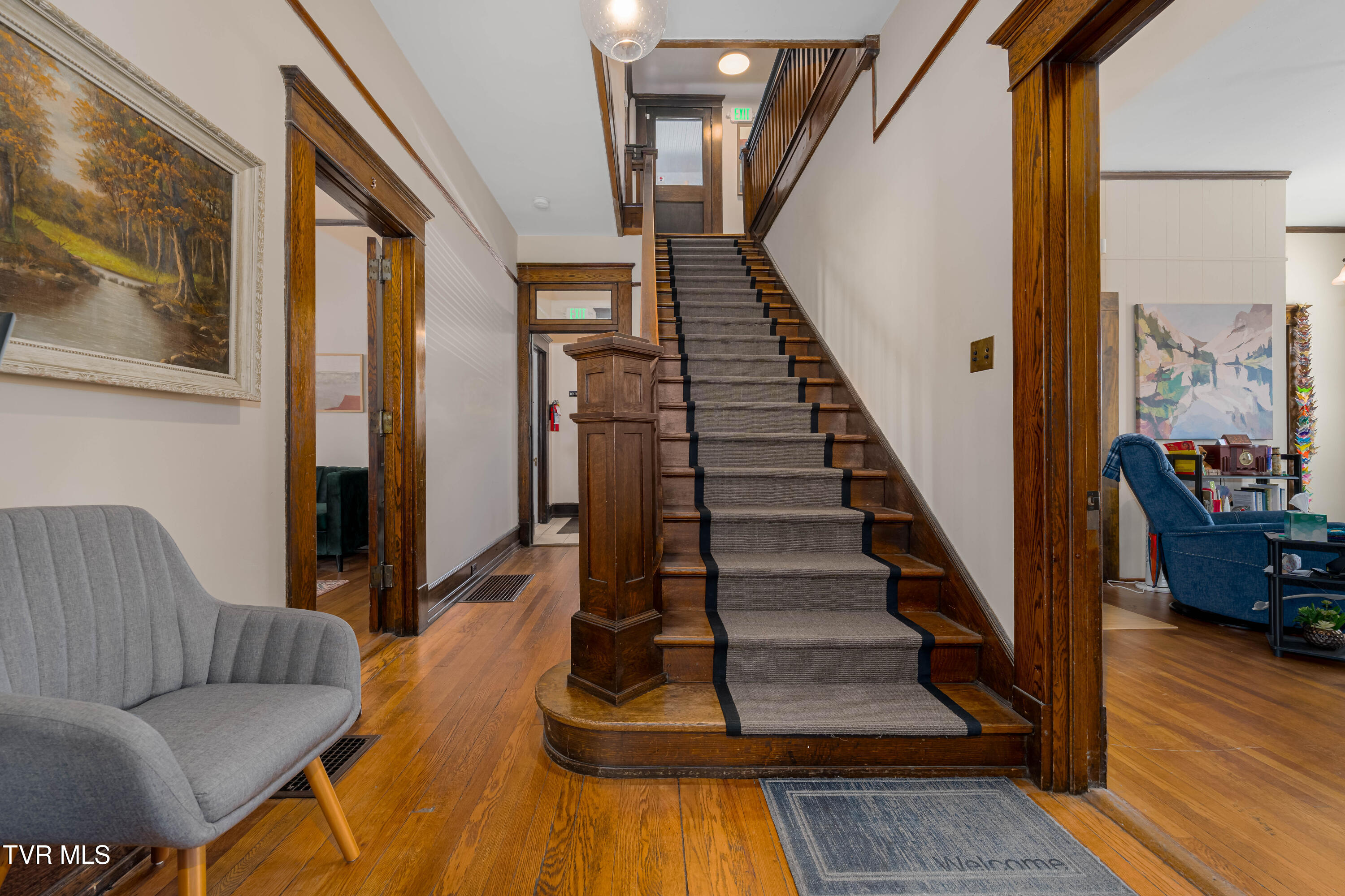 114 East Unaka Avenue