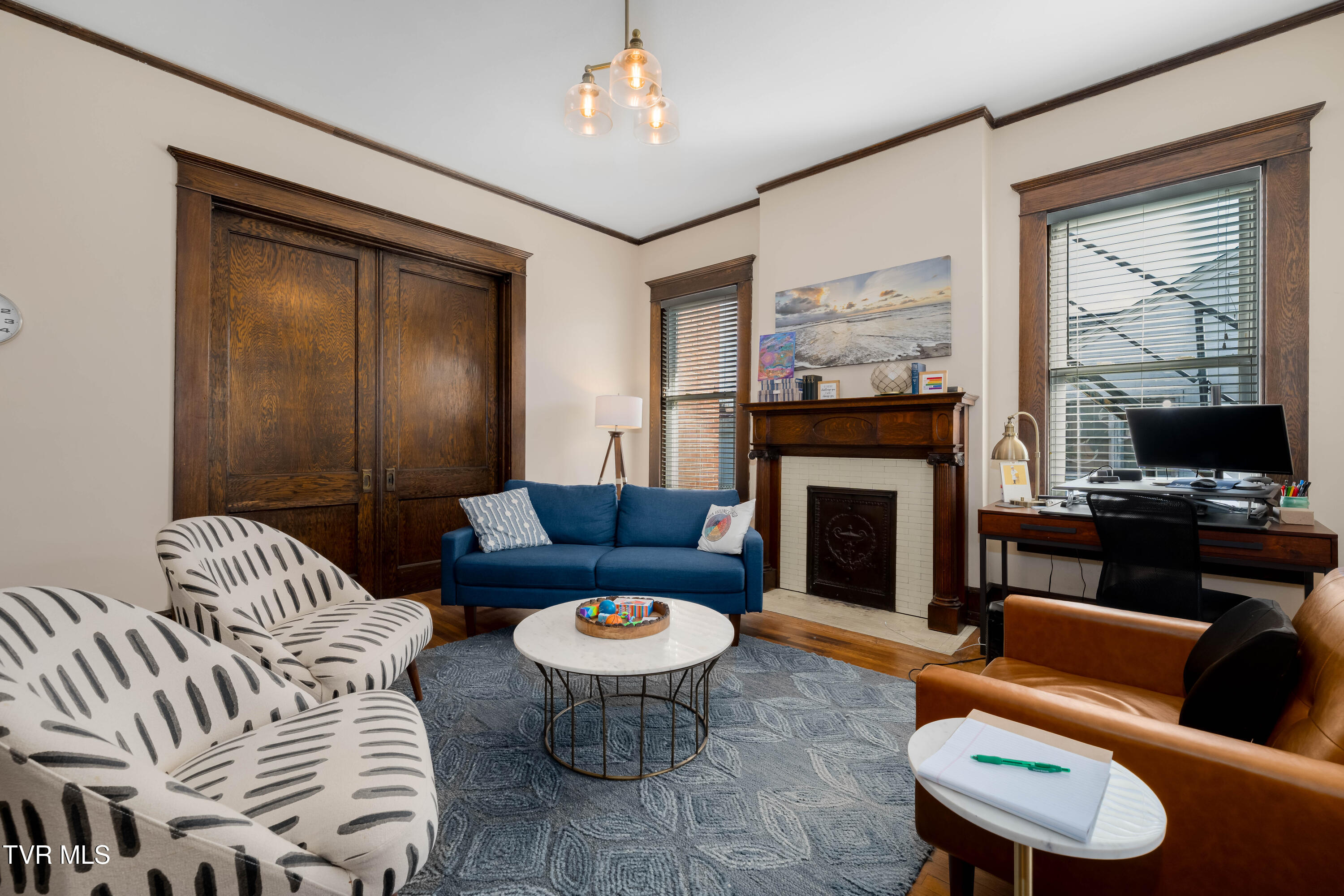 114 East Unaka Avenue
