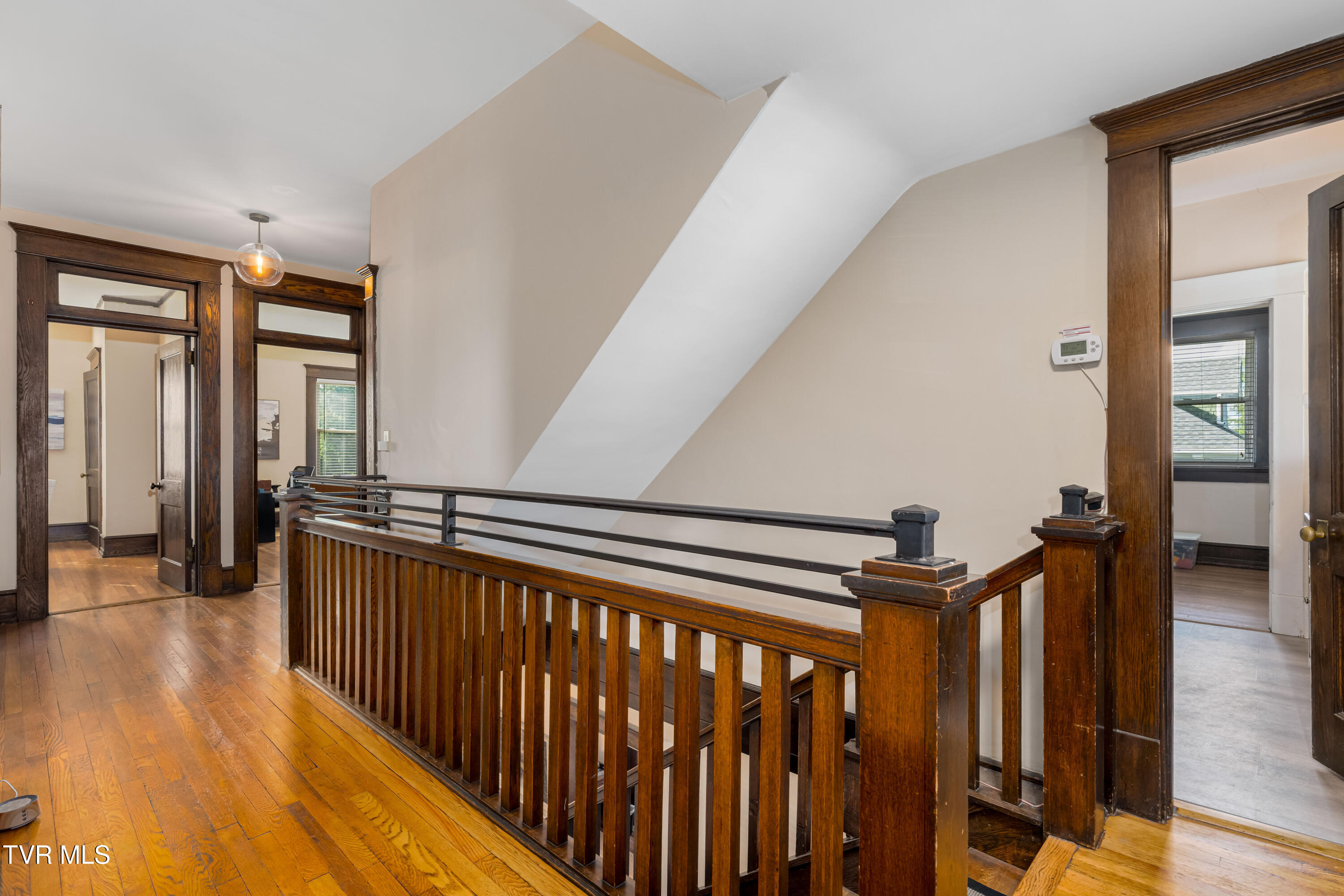 114 East Unaka Avenue