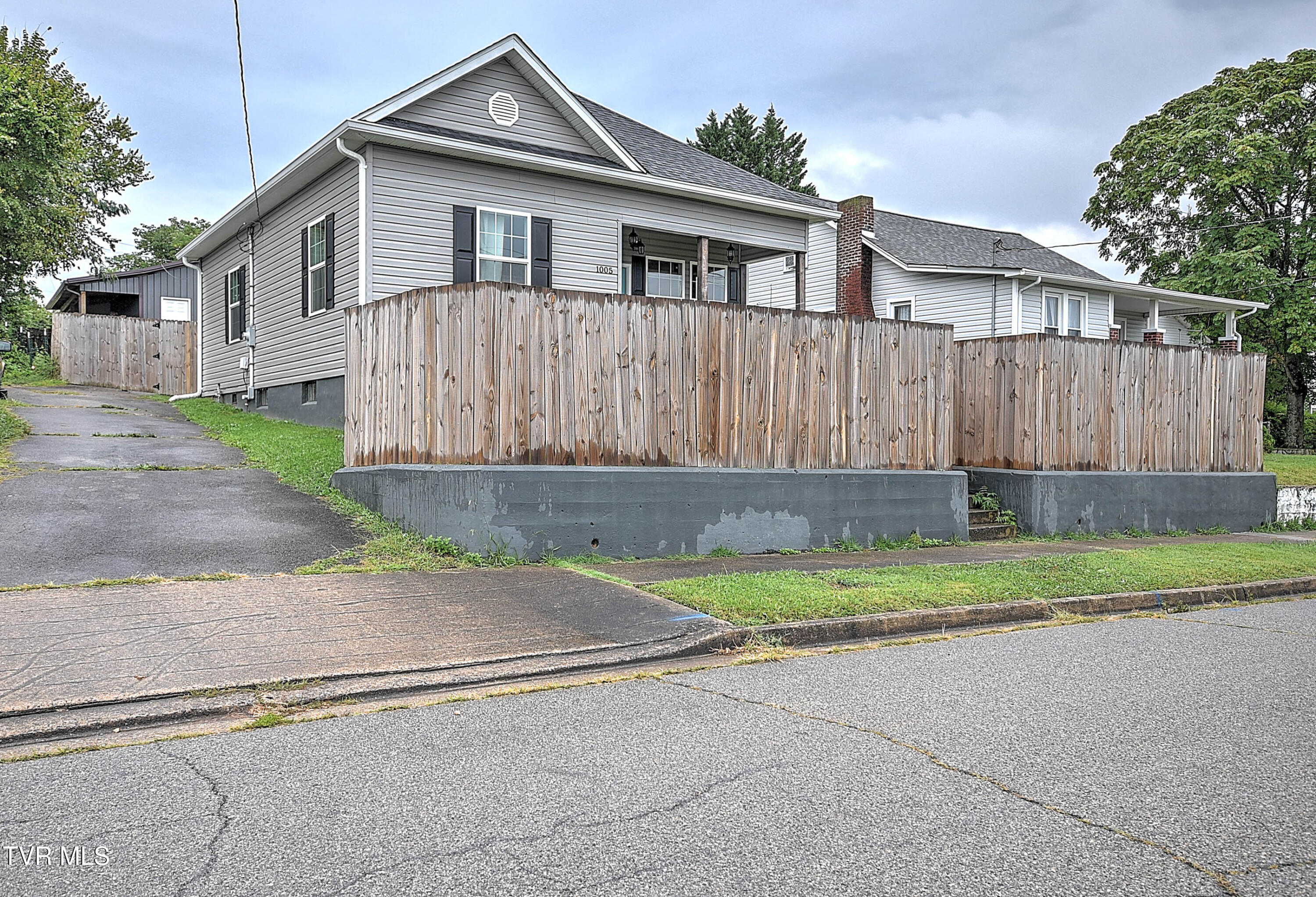 1005 Maple Street
